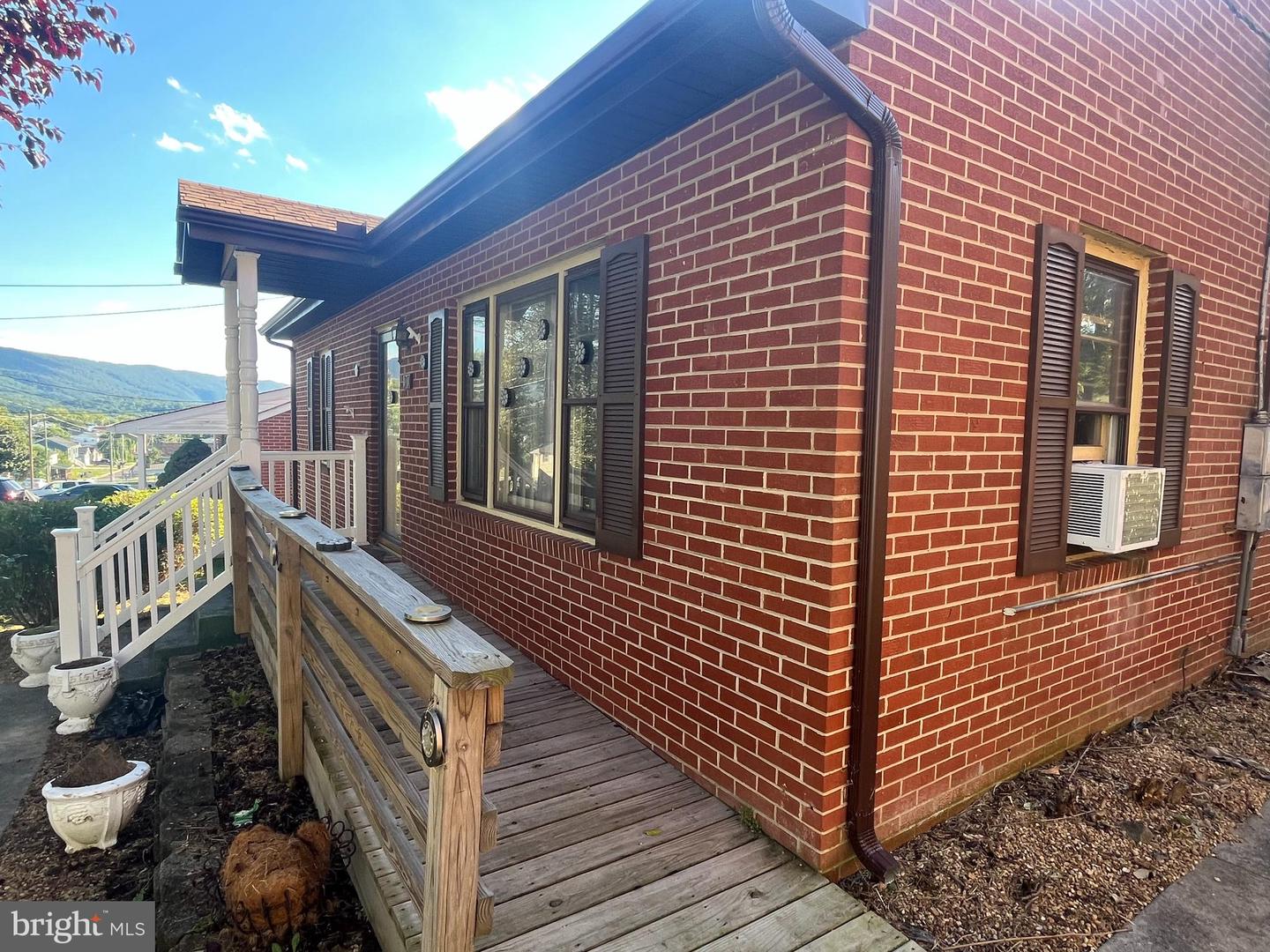 373 WALTON ST, STRASBURG, Virginia 22657, 3 Bedrooms Bedrooms, ,1 BathroomBathrooms,Residential,For sale,373 WALTON ST,VASH2012346 MLS # VASH2012346