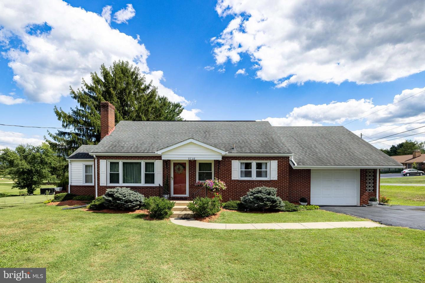 9738 FAIRWAY DR, NEW MARKET, Virginia 22844, 3 Bedrooms Bedrooms, ,1 BathroomBathrooms,Residential,For sale,9738 FAIRWAY DR,VASH2012370 MLS # VASH2012370