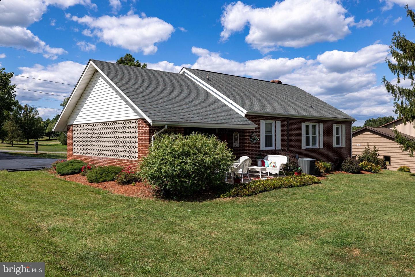 9738 FAIRWAY DR, NEW MARKET, Virginia 22844, 3 Bedrooms Bedrooms, ,1 BathroomBathrooms,Residential,For sale,9738 FAIRWAY DR,VASH2012370 MLS # VASH2012370
