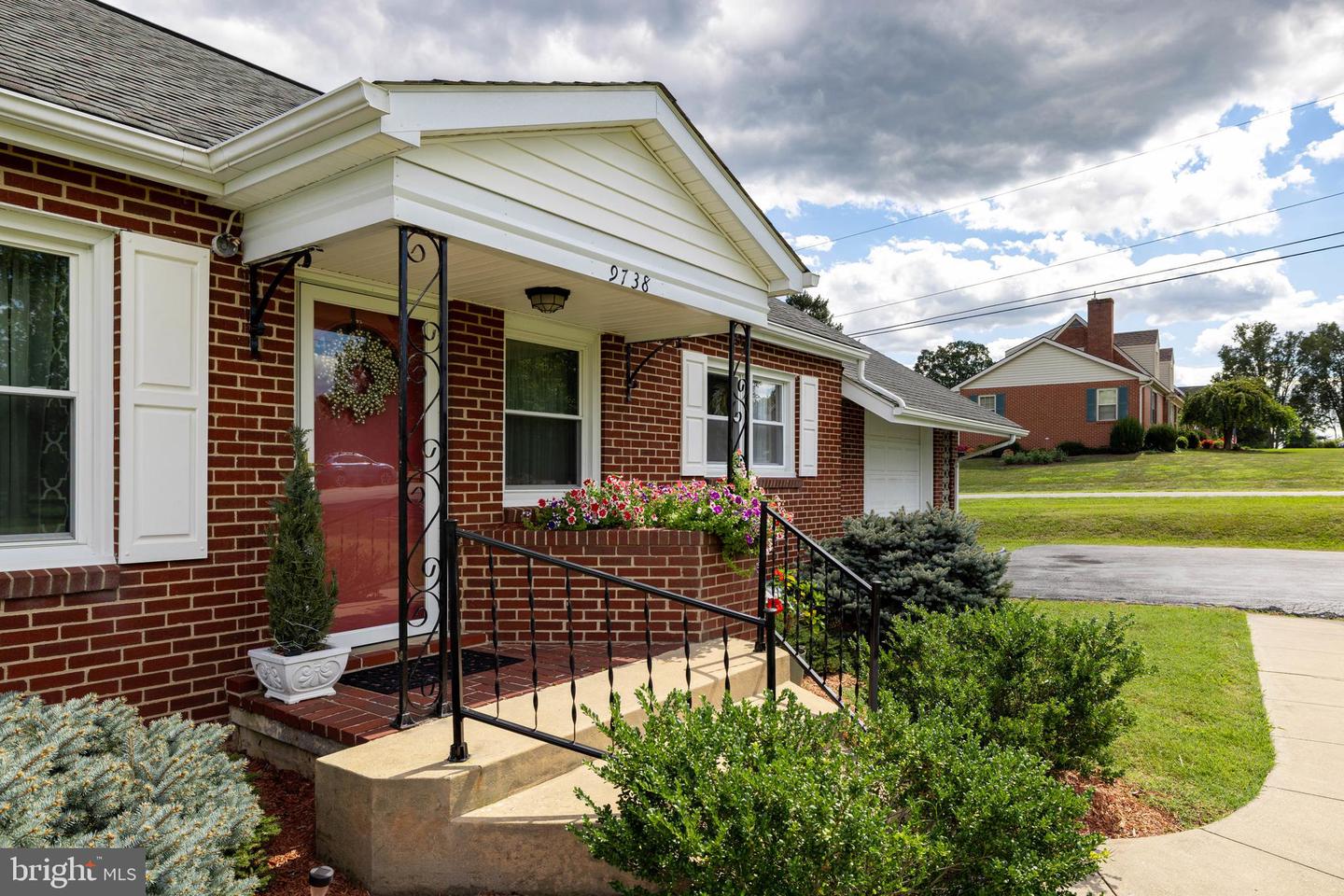 9738 FAIRWAY DR, NEW MARKET, Virginia 22844, 3 Bedrooms Bedrooms, ,1 BathroomBathrooms,Residential,For sale,9738 FAIRWAY DR,VASH2012370 MLS # VASH2012370