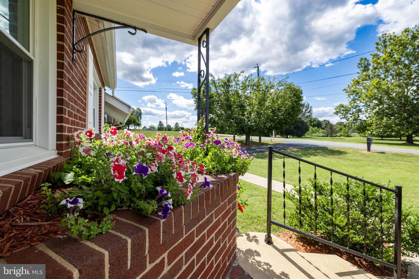 9738 FAIRWAY DR, NEW MARKET, Virginia 22844, 3 Bedrooms Bedrooms, ,1 BathroomBathrooms,Residential,For sale,9738 FAIRWAY DR,VASH2012370 MLS # VASH2012370