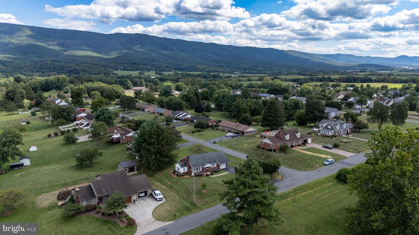 9738 FAIRWAY DR, NEW MARKET, Virginia 22844, 3 Bedrooms Bedrooms, ,1 BathroomBathrooms,Residential,For sale,9738 FAIRWAY DR,VASH2012370 MLS # VASH2012370