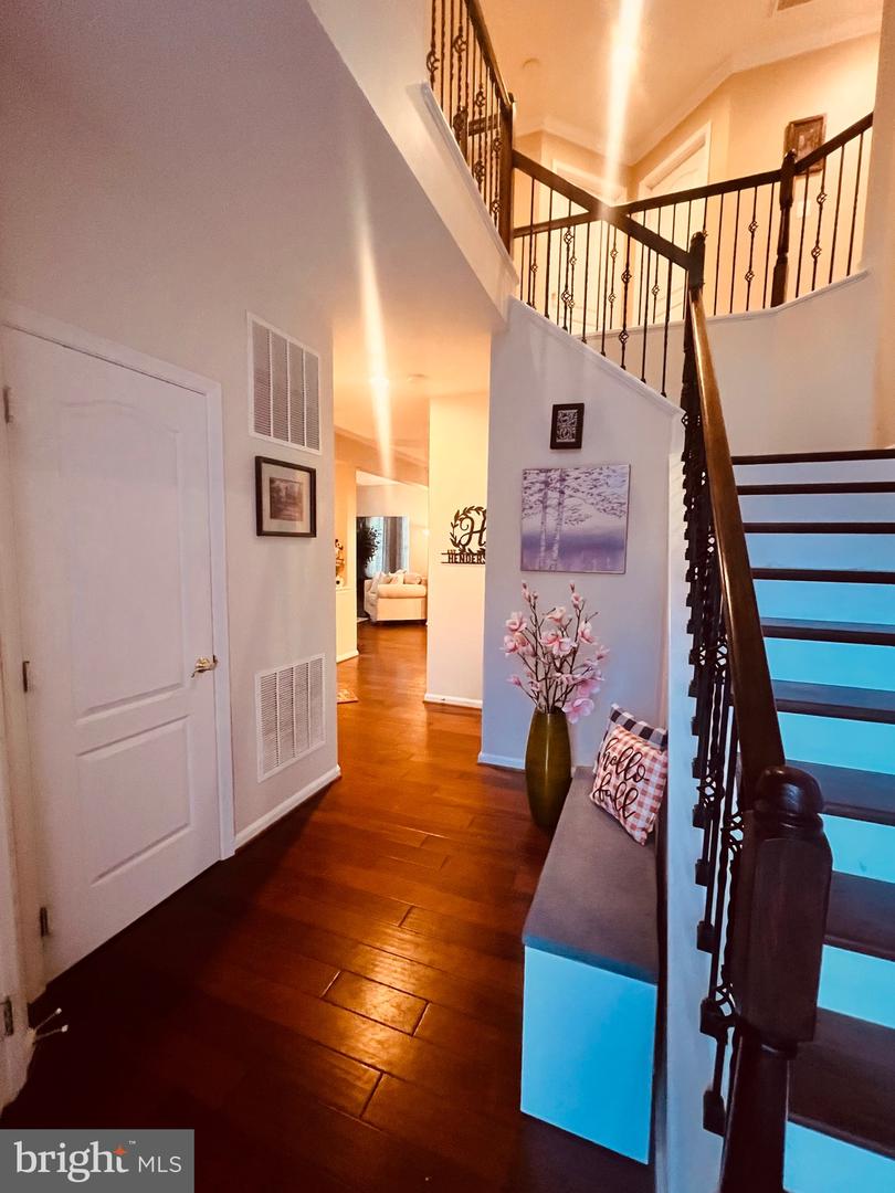 8381 MINERAL SPRINGS DR, MANASSAS, Virginia 20112, 5 Bedrooms Bedrooms, ,3 BathroomsBathrooms,Residential,For sale,8381 MINERAL SPRINGS DR,VAPW2102996 MLS # VAPW2102996