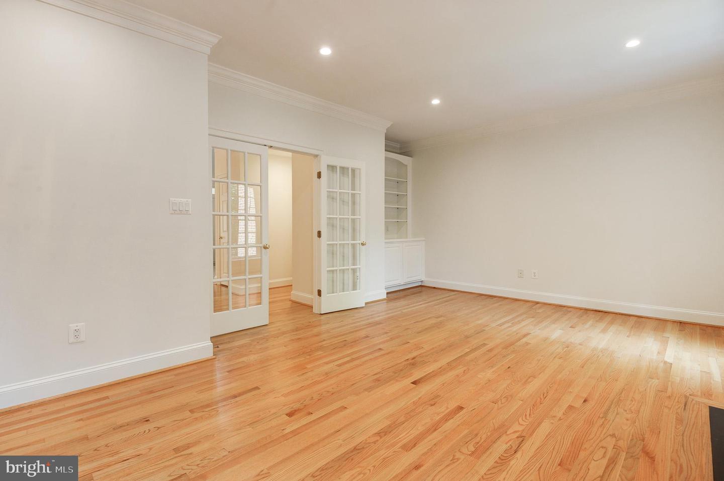 2035 MAYFAIR MCLEAN CT, FALLS CHURCH, Virginia 22043, 4 Bedrooms Bedrooms, ,3 BathroomsBathrooms,Residential,For sale,2035 MAYFAIR MCLEAN CT,VAFX2264538 MLS # VAFX2264538