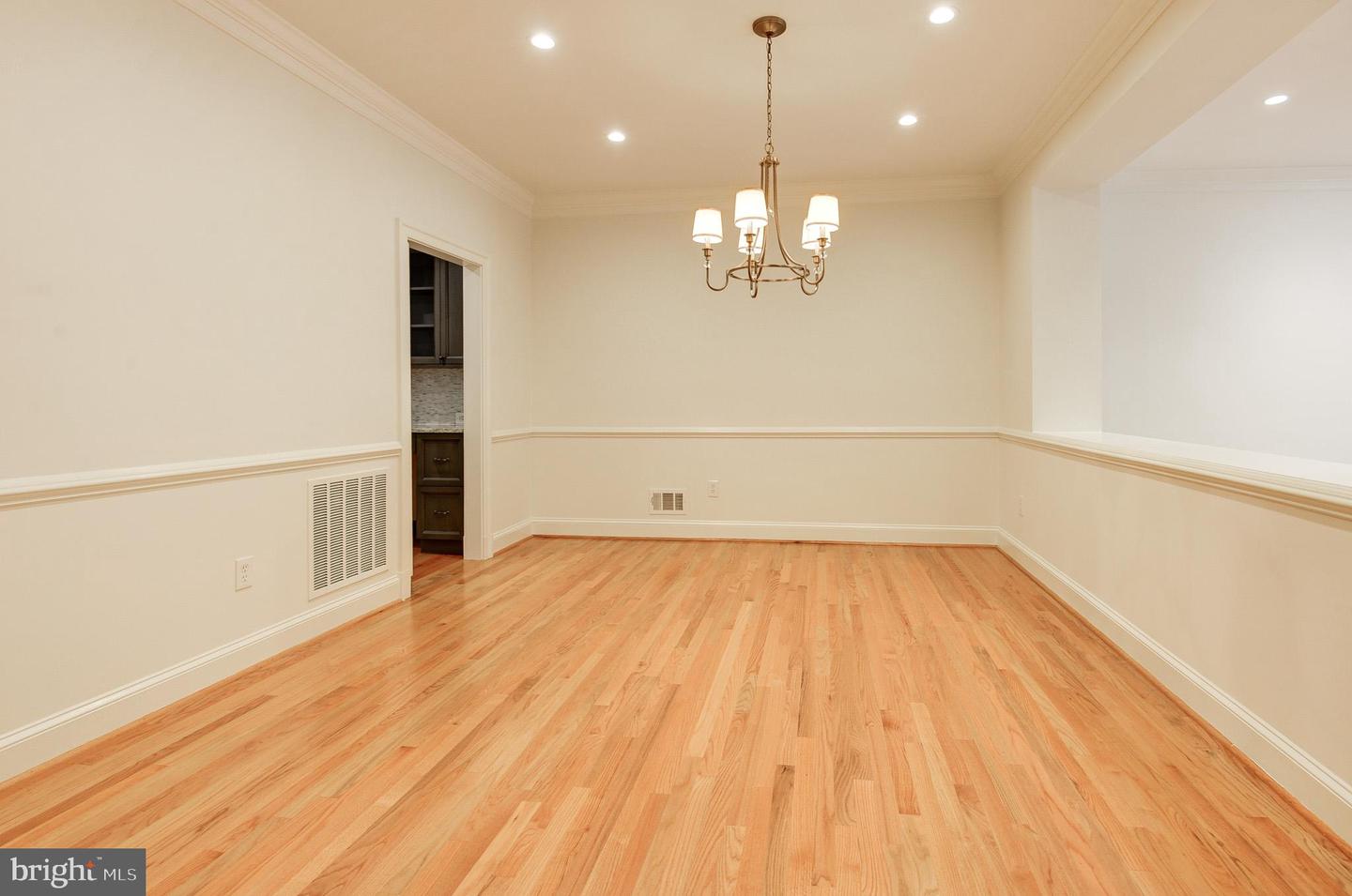 2035 MAYFAIR MCLEAN CT, FALLS CHURCH, Virginia 22043, 4 Bedrooms Bedrooms, ,3 BathroomsBathrooms,Residential,For sale,2035 MAYFAIR MCLEAN CT,VAFX2264538 MLS # VAFX2264538