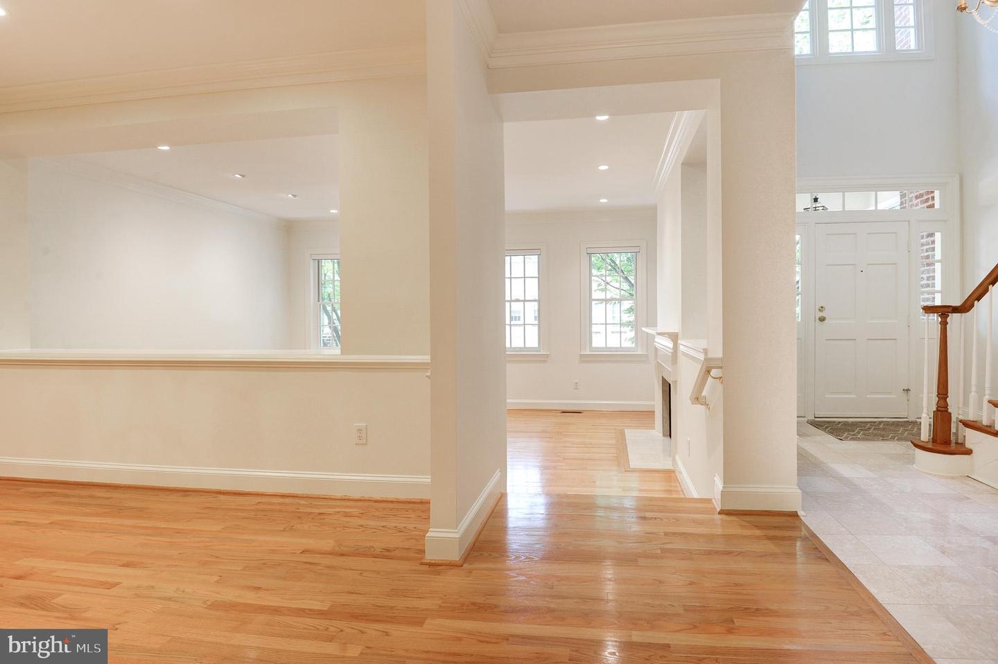 2035 MAYFAIR MCLEAN CT, FALLS CHURCH, Virginia 22043, 4 Bedrooms Bedrooms, ,3 BathroomsBathrooms,Residential,For sale,2035 MAYFAIR MCLEAN CT,VAFX2264538 MLS # VAFX2264538
