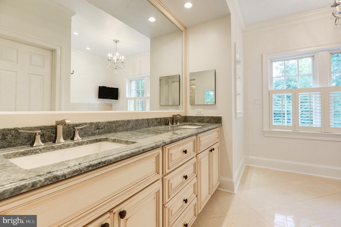 2035 MAYFAIR MCLEAN CT, FALLS CHURCH, Virginia 22043, 4 Bedrooms Bedrooms, ,3 BathroomsBathrooms,Residential,For sale,2035 MAYFAIR MCLEAN CT,VAFX2264538 MLS # VAFX2264538