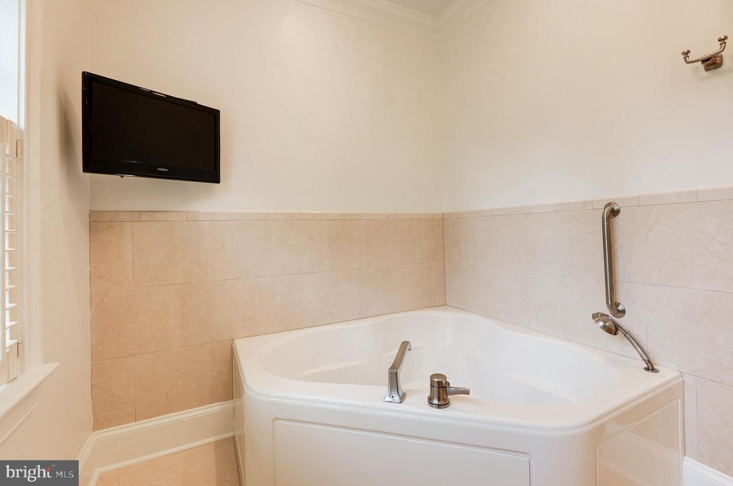 2035 MAYFAIR MCLEAN CT, FALLS CHURCH, Virginia 22043, 4 Bedrooms Bedrooms, ,3 BathroomsBathrooms,Residential,For sale,2035 MAYFAIR MCLEAN CT,VAFX2264538 MLS # VAFX2264538