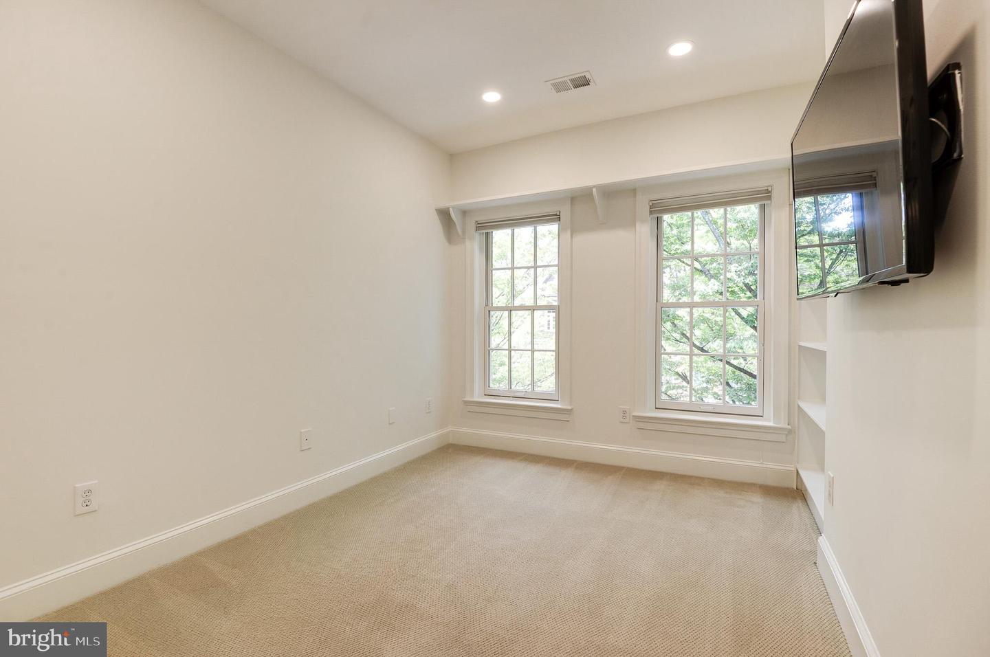 2035 MAYFAIR MCLEAN CT, FALLS CHURCH, Virginia 22043, 4 Bedrooms Bedrooms, ,3 BathroomsBathrooms,Residential,For sale,2035 MAYFAIR MCLEAN CT,VAFX2264538 MLS # VAFX2264538