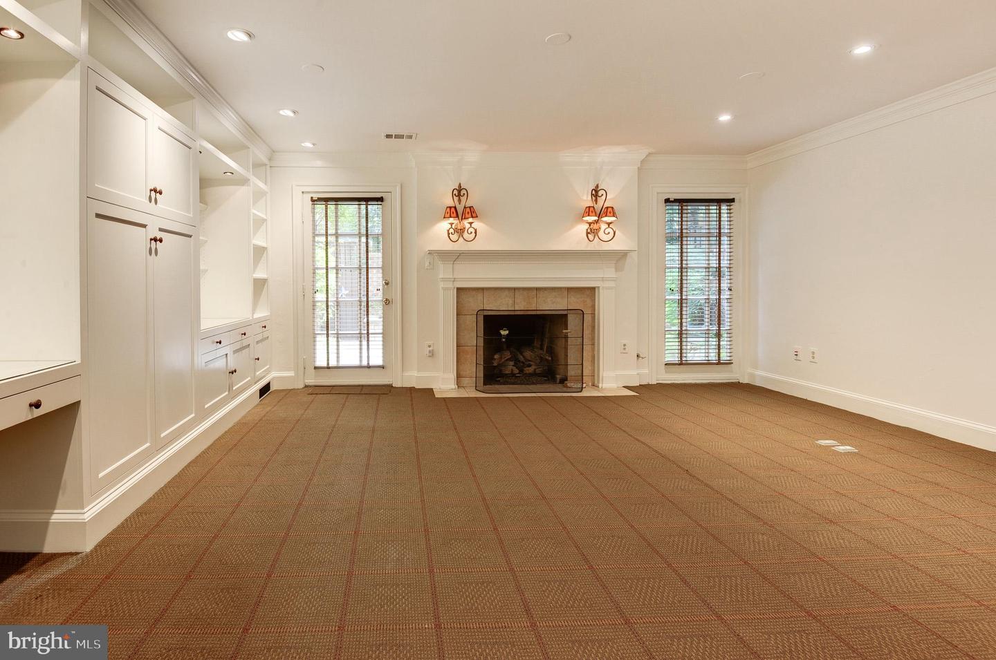2035 MAYFAIR MCLEAN CT, FALLS CHURCH, Virginia 22043, 4 Bedrooms Bedrooms, ,3 BathroomsBathrooms,Residential,For sale,2035 MAYFAIR MCLEAN CT,VAFX2264538 MLS # VAFX2264538