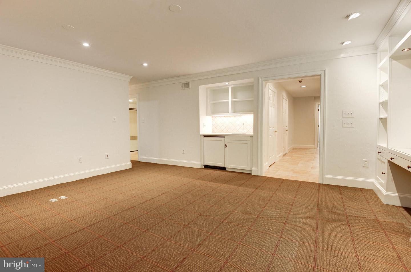2035 MAYFAIR MCLEAN CT, FALLS CHURCH, Virginia 22043, 4 Bedrooms Bedrooms, ,3 BathroomsBathrooms,Residential,For sale,2035 MAYFAIR MCLEAN CT,VAFX2264538 MLS # VAFX2264538