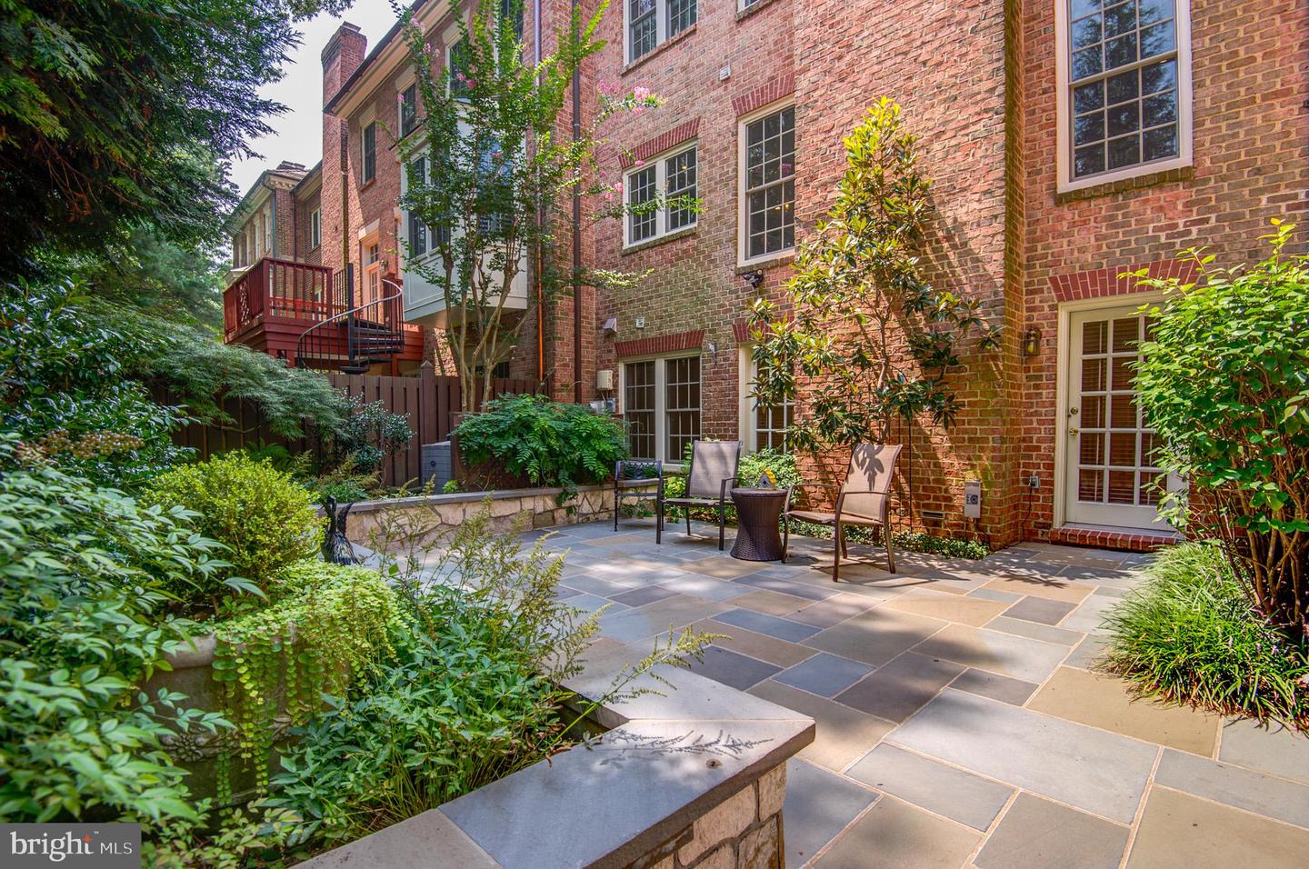 2035 MAYFAIR MCLEAN CT, FALLS CHURCH, Virginia 22043, 4 Bedrooms Bedrooms, ,3 BathroomsBathrooms,Residential,For sale,2035 MAYFAIR MCLEAN CT,VAFX2264538 MLS # VAFX2264538