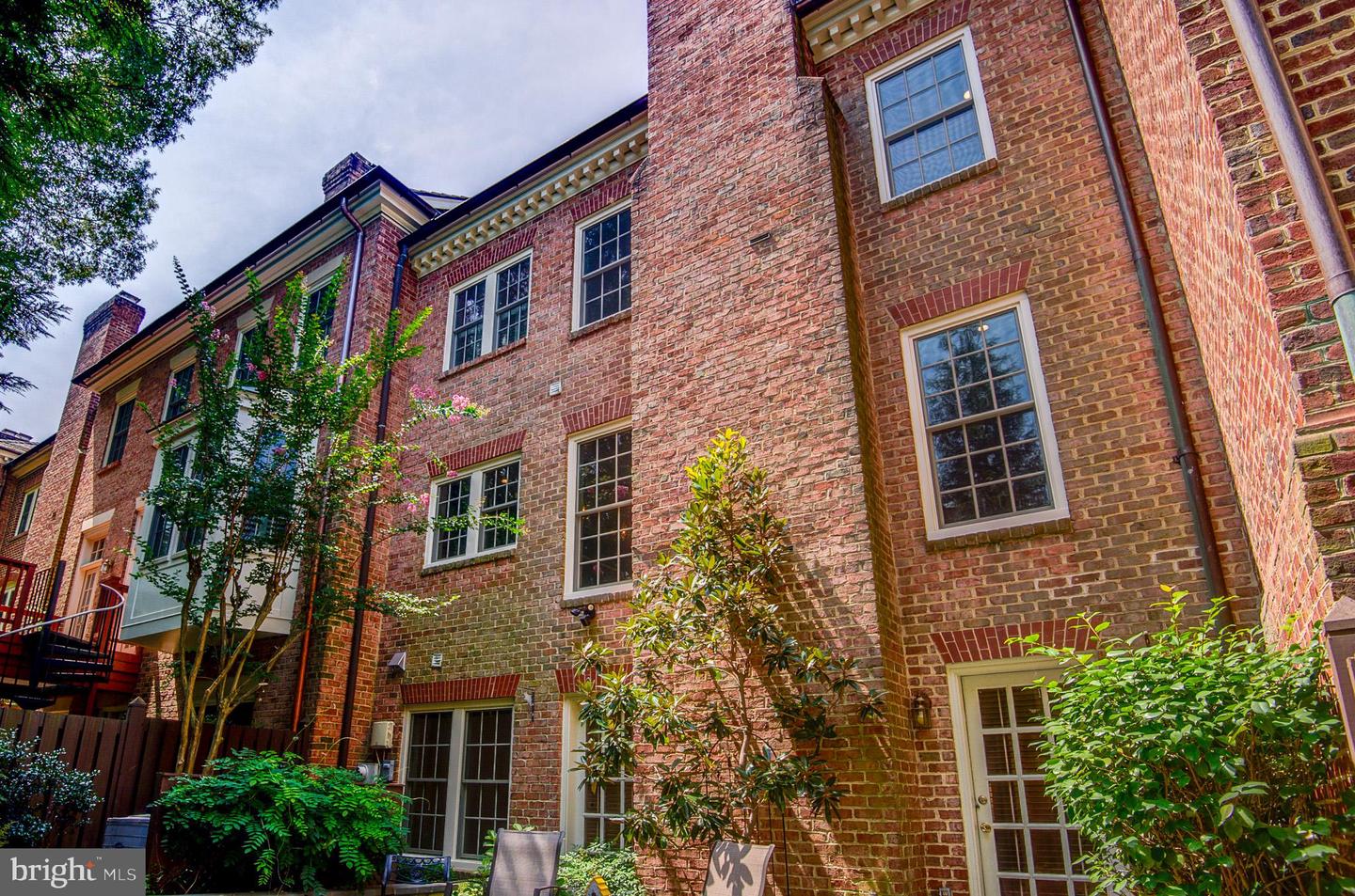 2035 MAYFAIR MCLEAN CT, FALLS CHURCH, Virginia 22043, 4 Bedrooms Bedrooms, ,3 BathroomsBathrooms,Residential,For sale,2035 MAYFAIR MCLEAN CT,VAFX2264538 MLS # VAFX2264538