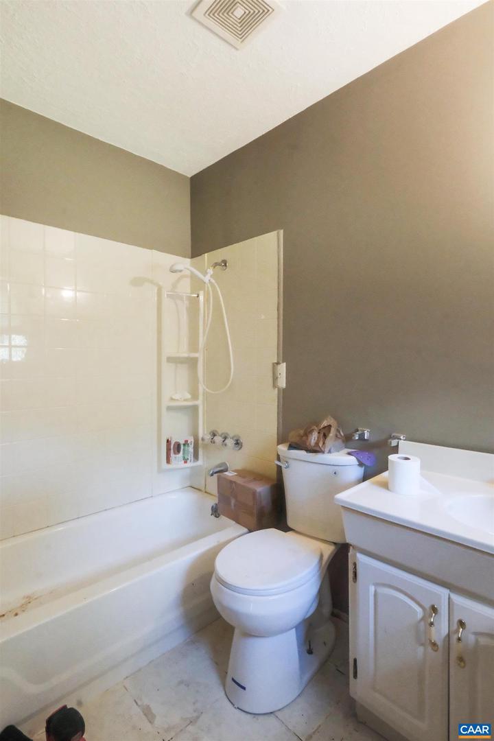 430 HARDWARE RD, ARVONIA, Virginia 23004, 4 Bedrooms Bedrooms, ,2 BathroomsBathrooms,Residential,For sale,430 HARDWARE RD,668529 MLS # 668529
