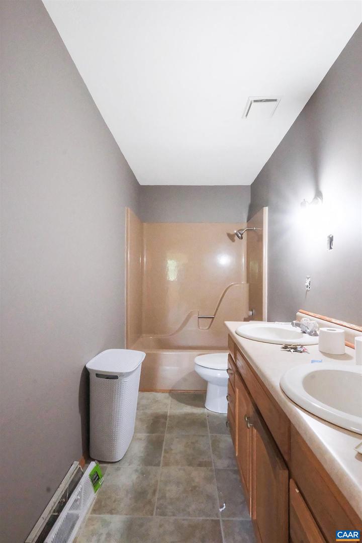 430 HARDWARE RD, ARVONIA, Virginia 23004, 4 Bedrooms Bedrooms, ,2 BathroomsBathrooms,Residential,For sale,430 HARDWARE RD,668529 MLS # 668529