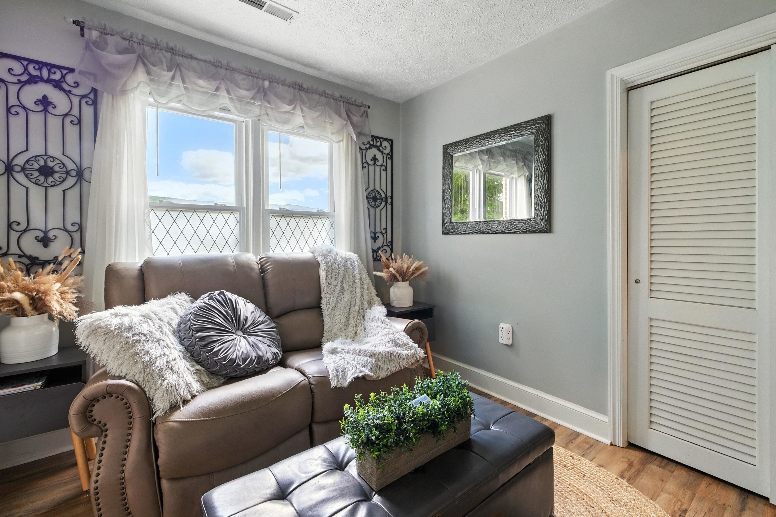 Middle bedroom also has a louvered closet.