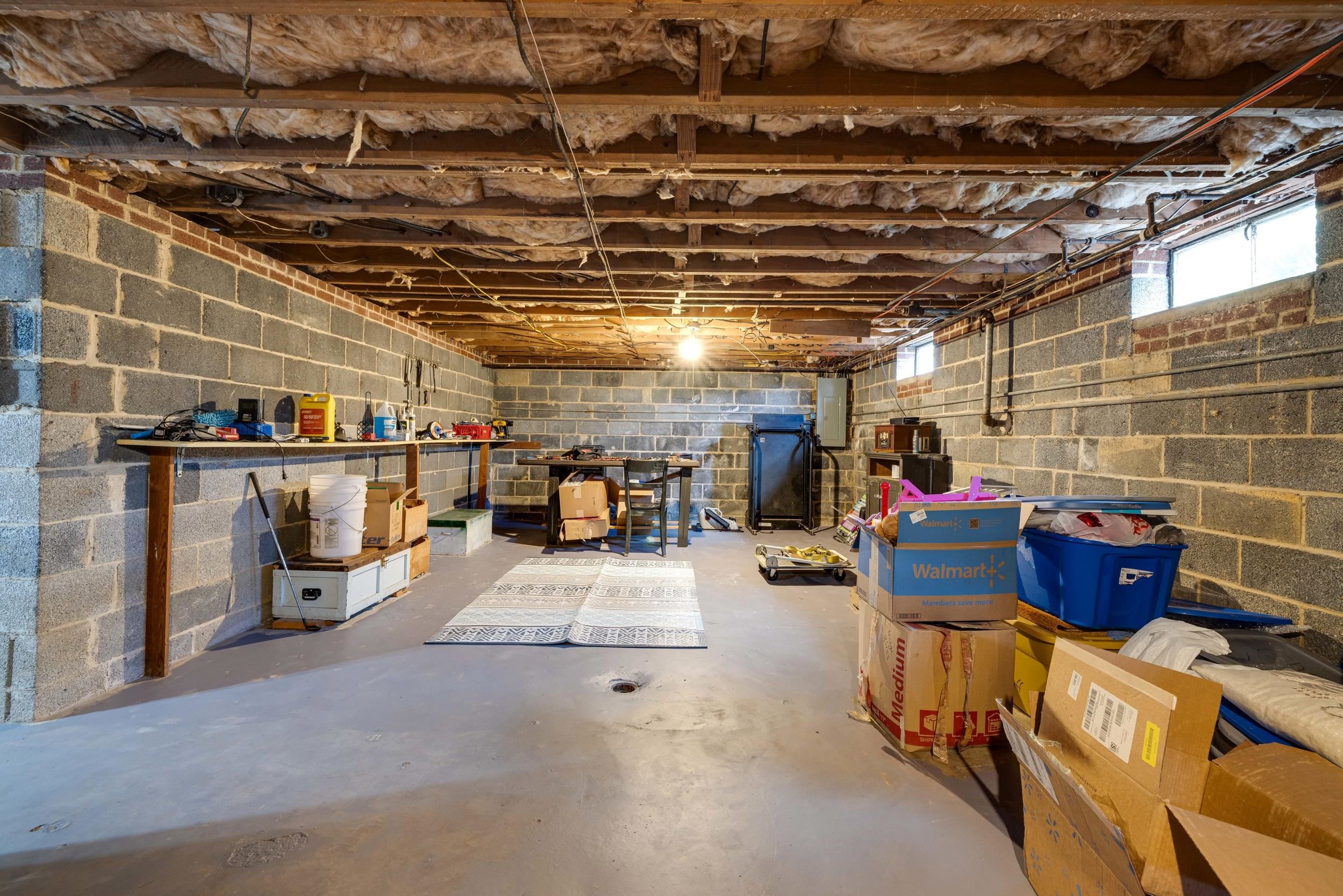 This other section has space for a workshop.
