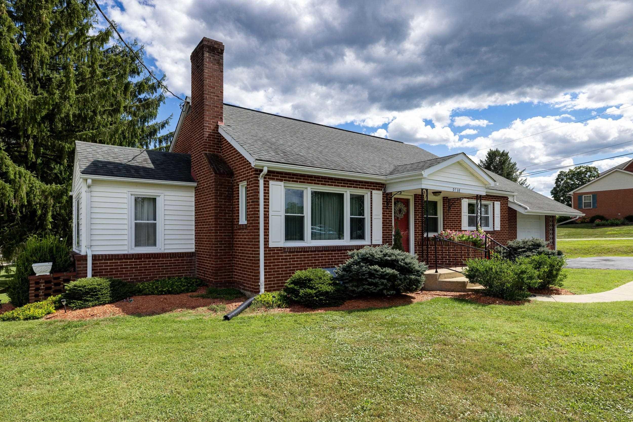 The sunroom is on the left side of house.