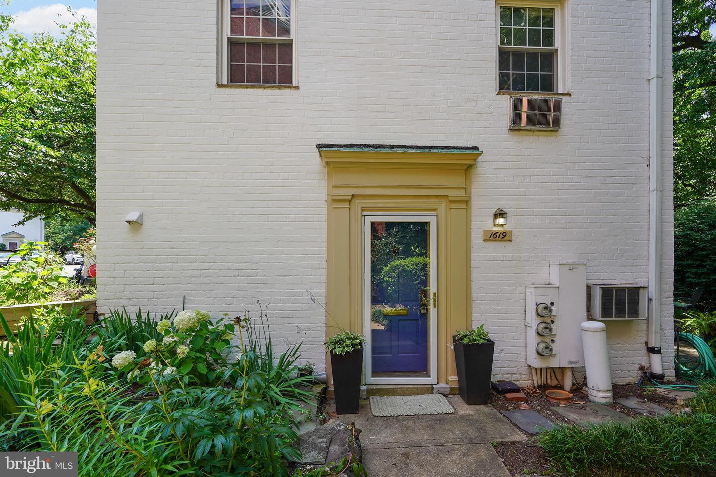 1619 RIPON PL, ALEXANDRIA, Virginia 22302, 2 Bedrooms Bedrooms, ,1 BathroomBathrooms,Residential,For sale,1619 RIPON PL,VAAX2047040 MLS # VAAX2047040