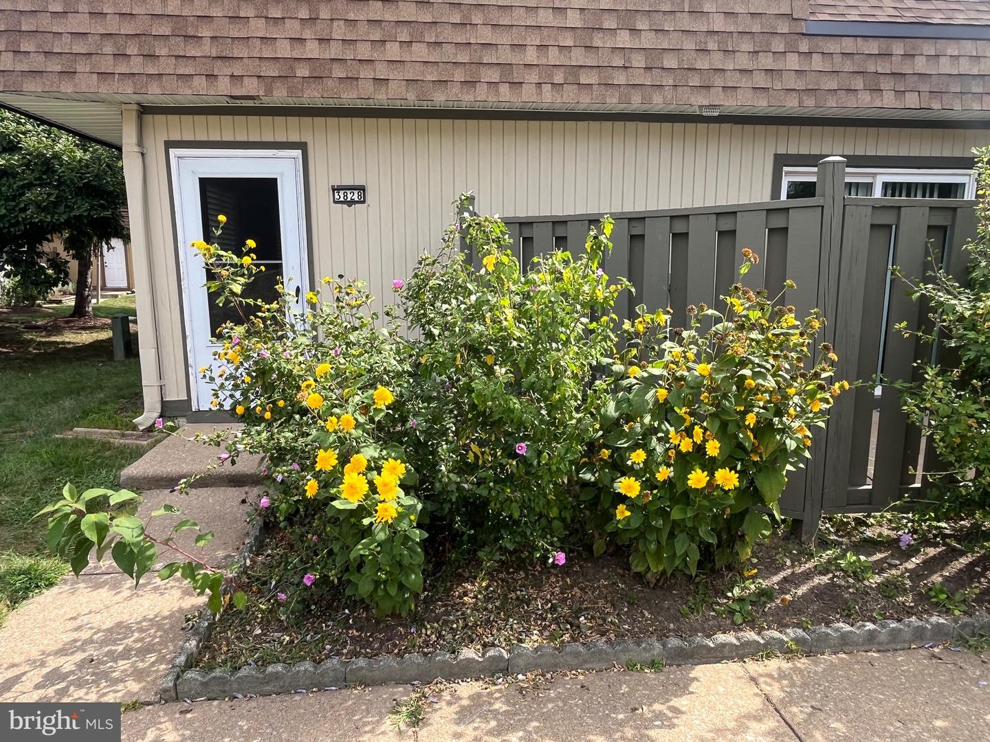3828 MONTE VISTA PL #102B, ALEXANDRIA, Virginia 22309, 3 Bedrooms Bedrooms, ,2 BathroomsBathrooms,Residential,For sale,3828 MONTE VISTA PL #102B,VAFX2264700 MLS # VAFX2264700
