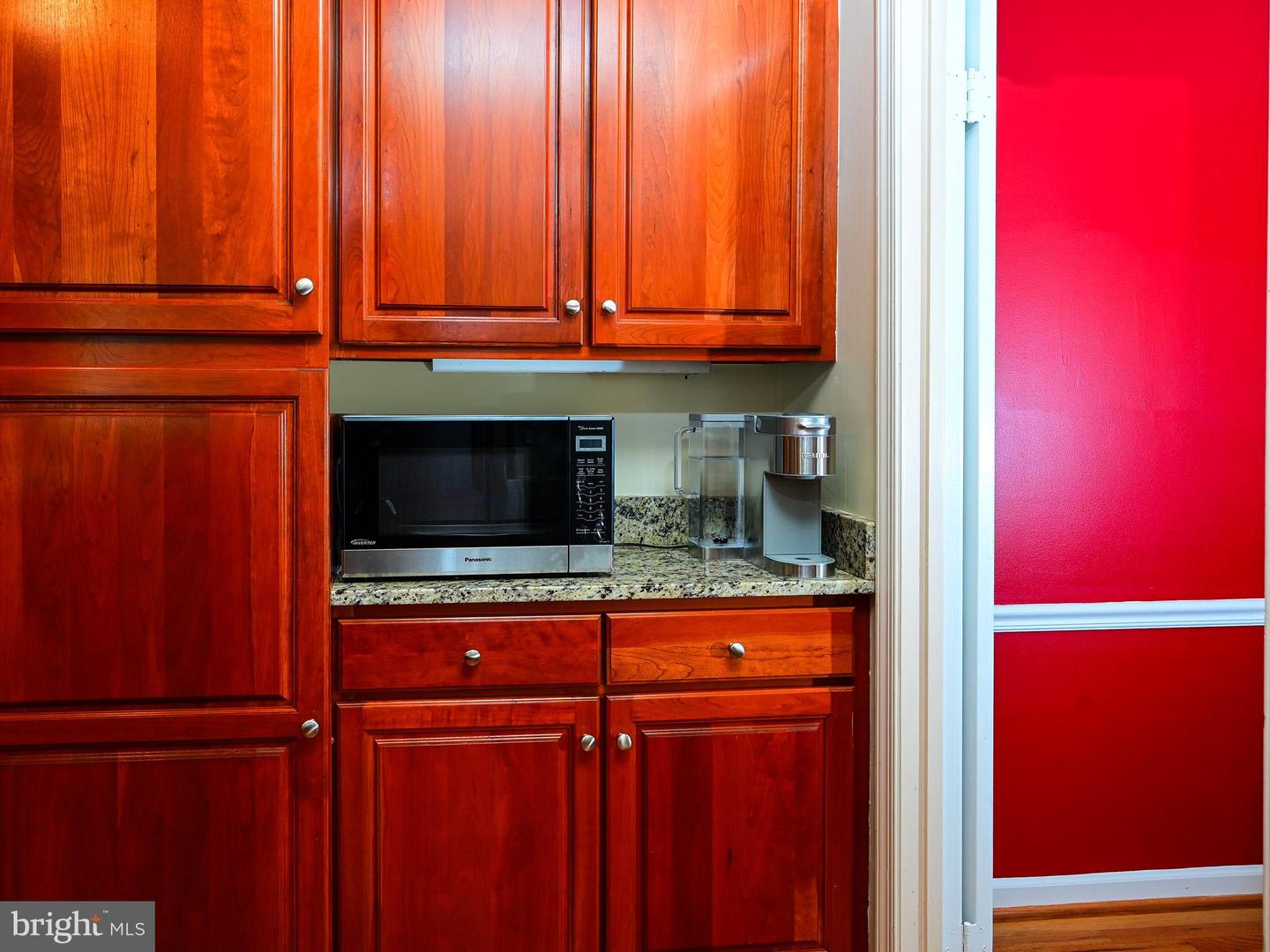5024 KINGSTON DR, ANNANDALE, Virginia 22003, 4 Bedrooms Bedrooms, 16 Rooms Rooms,2 BathroomsBathrooms,Residential,For sale,5024 KINGSTON DR,VAFX2264316 MLS # VAFX2264316