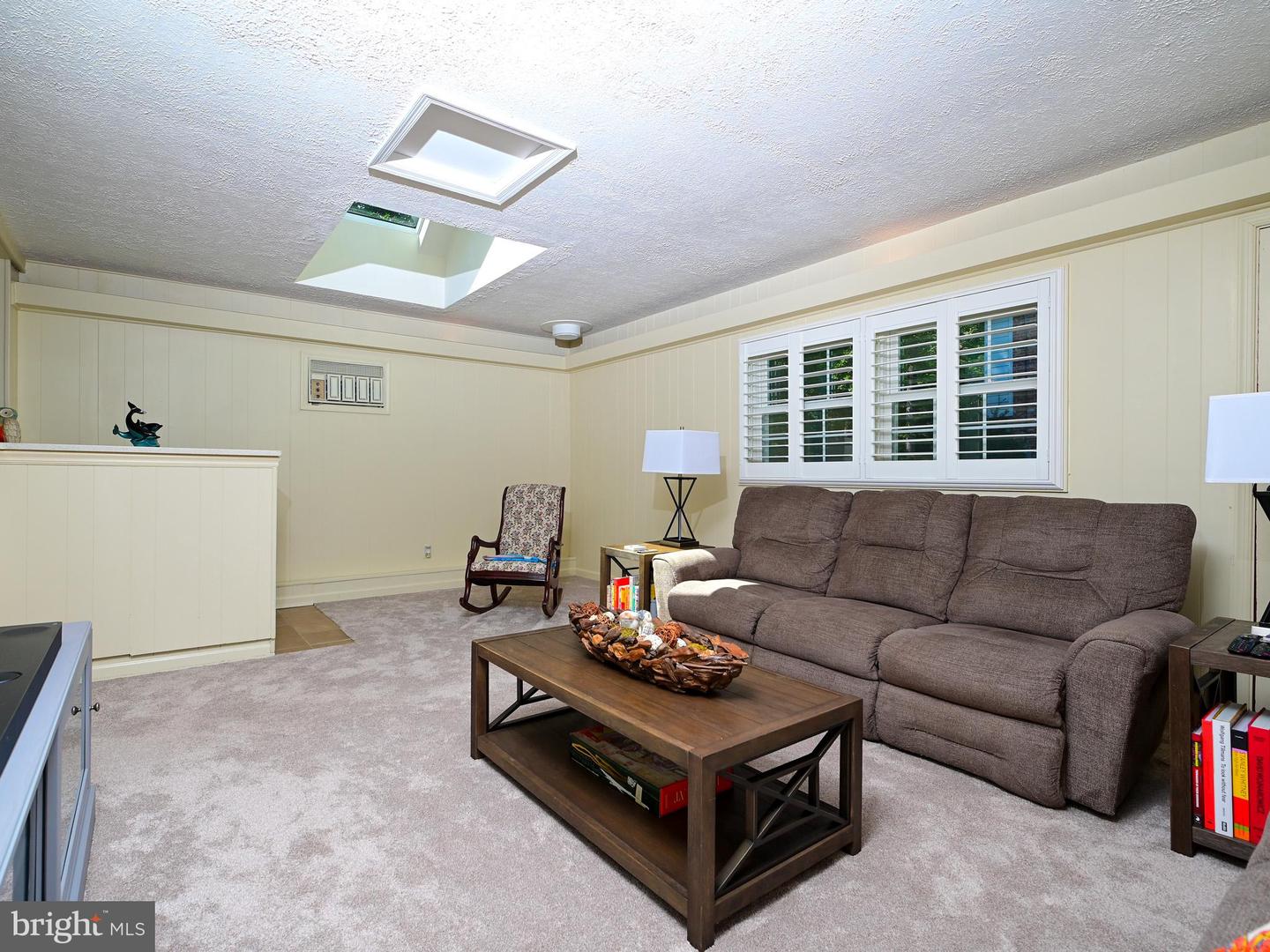 5024 KINGSTON DR, ANNANDALE, Virginia 22003, 4 Bedrooms Bedrooms, 16 Rooms Rooms,2 BathroomsBathrooms,Residential,For sale,5024 KINGSTON DR,VAFX2264316 MLS # VAFX2264316