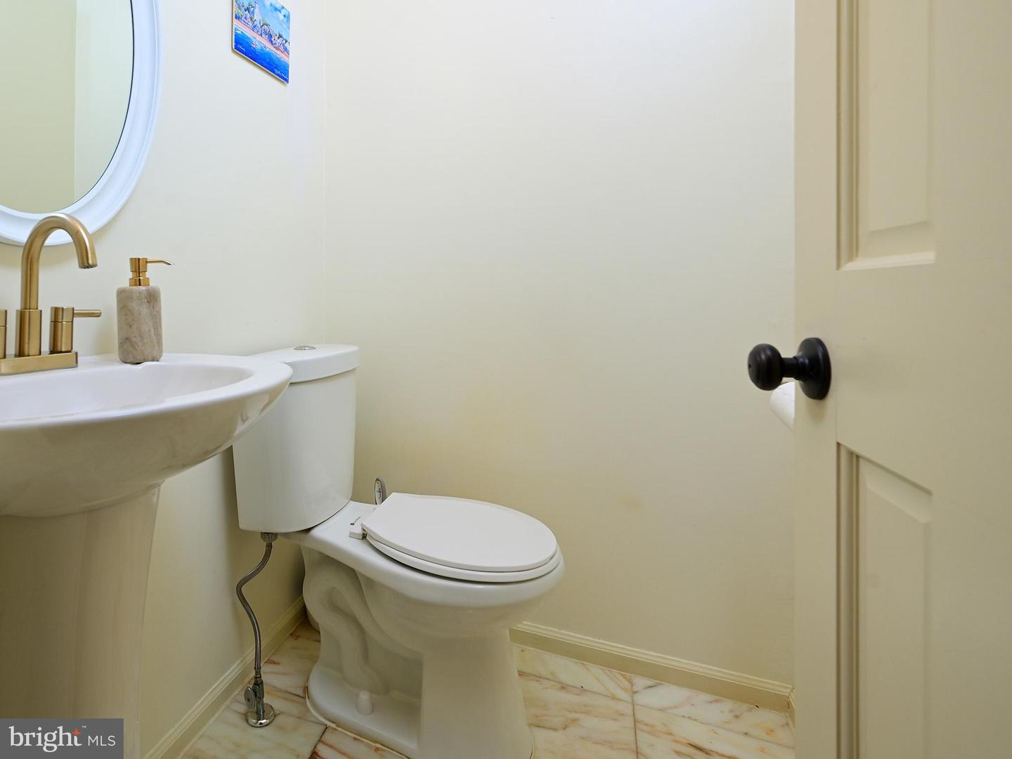 5024 KINGSTON DR, ANNANDALE, Virginia 22003, 4 Bedrooms Bedrooms, 16 Rooms Rooms,2 BathroomsBathrooms,Residential,For sale,5024 KINGSTON DR,VAFX2264316 MLS # VAFX2264316
