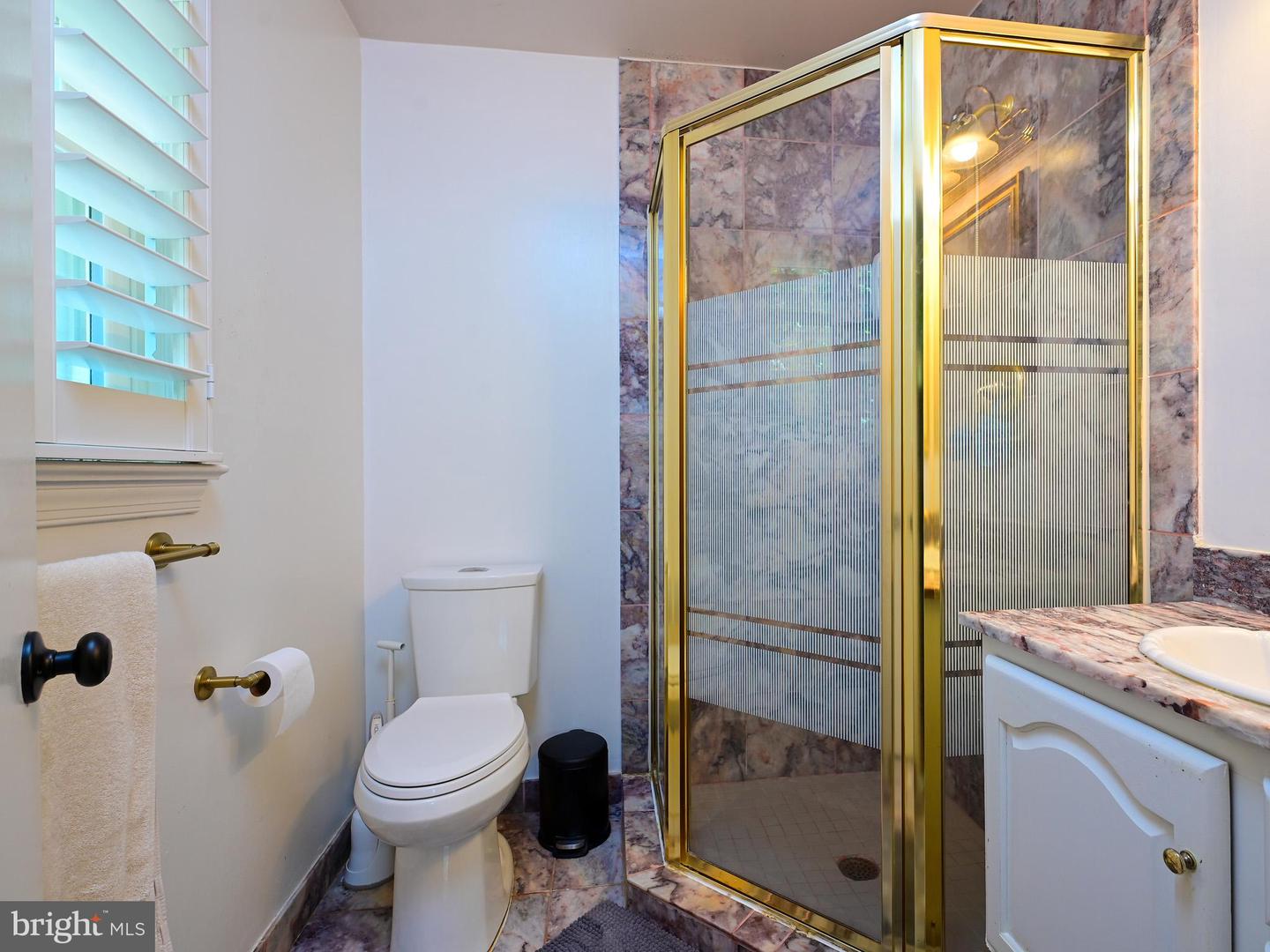 5024 KINGSTON DR, ANNANDALE, Virginia 22003, 4 Bedrooms Bedrooms, 16 Rooms Rooms,2 BathroomsBathrooms,Residential,For sale,5024 KINGSTON DR,VAFX2264316 MLS # VAFX2264316