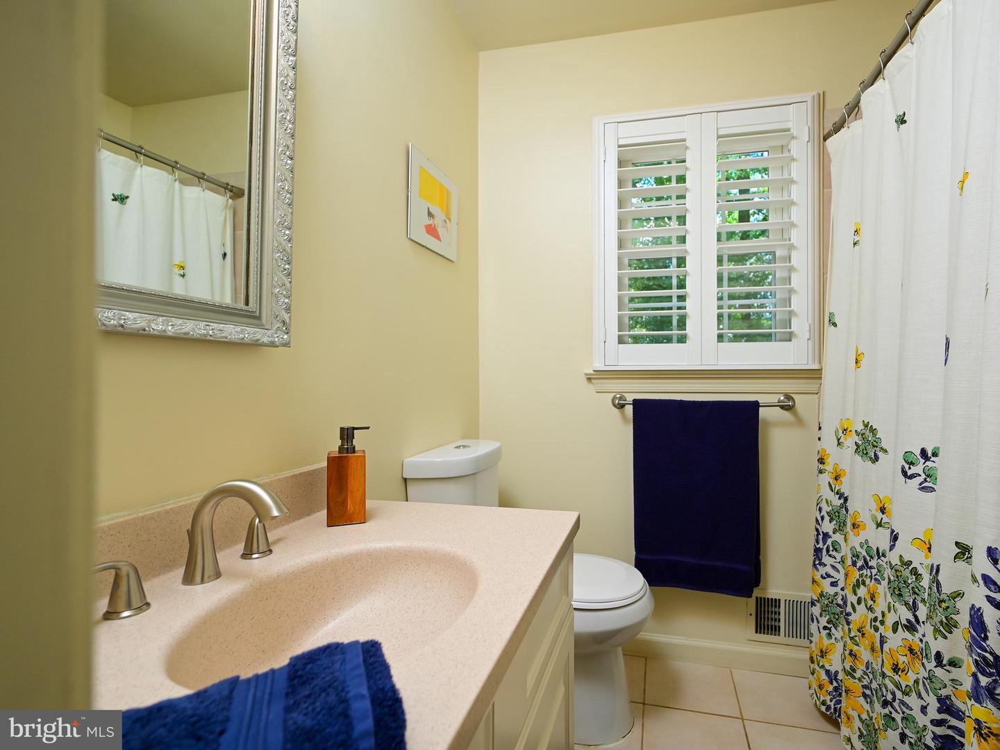 5024 KINGSTON DR, ANNANDALE, Virginia 22003, 4 Bedrooms Bedrooms, 16 Rooms Rooms,2 BathroomsBathrooms,Residential,For sale,5024 KINGSTON DR,VAFX2264316 MLS # VAFX2264316