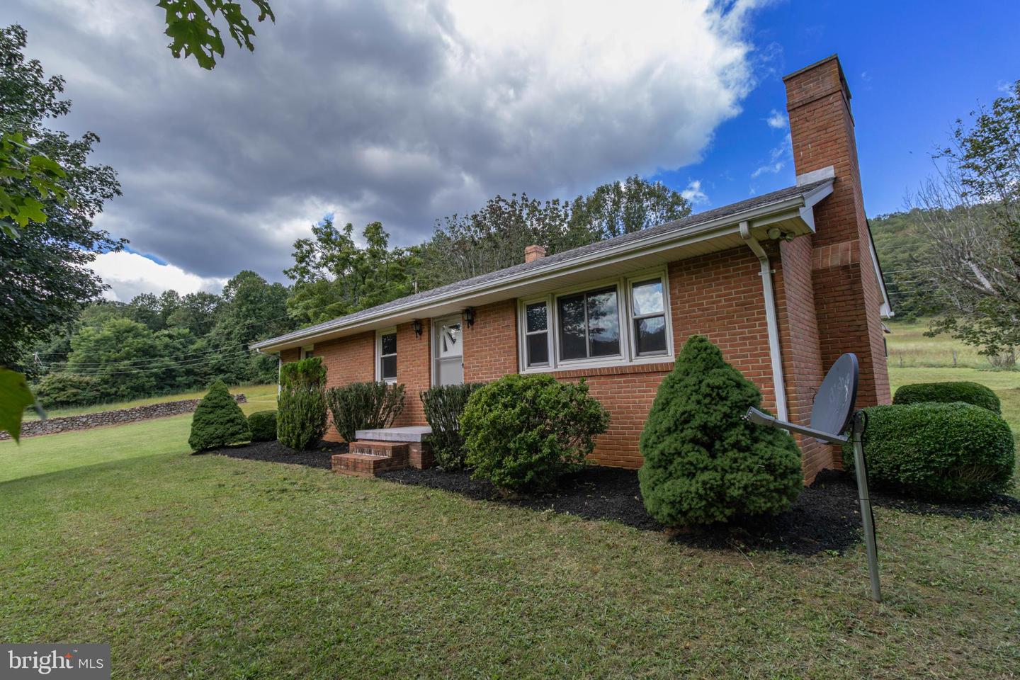 90 SMEDLEY LN, BENTONVILLE, Virginia 22610, 3 Bedrooms Bedrooms, 5 Rooms Rooms,2 BathroomsBathrooms,Residential,For sale,90 SMEDLEY LN,VAWR2012186 MLS # VAWR2012186