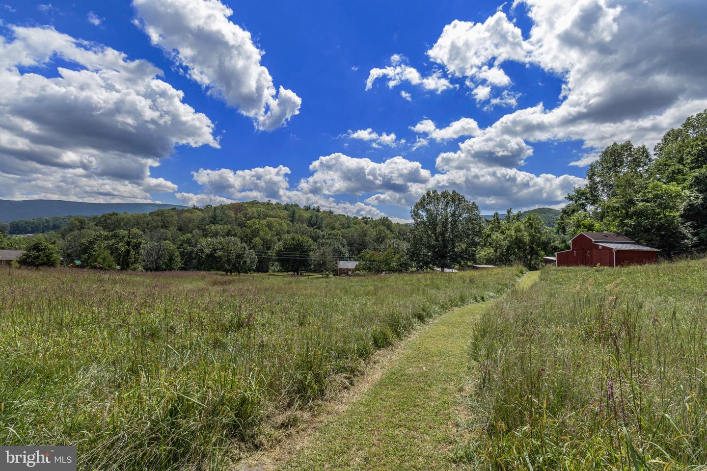 90 SMEDLEY LN, BENTONVILLE, Virginia 22610, 3 Bedrooms Bedrooms, 5 Rooms Rooms,2 BathroomsBathrooms,Residential,For sale,90 SMEDLEY LN,VAWR2012186 MLS # VAWR2012186