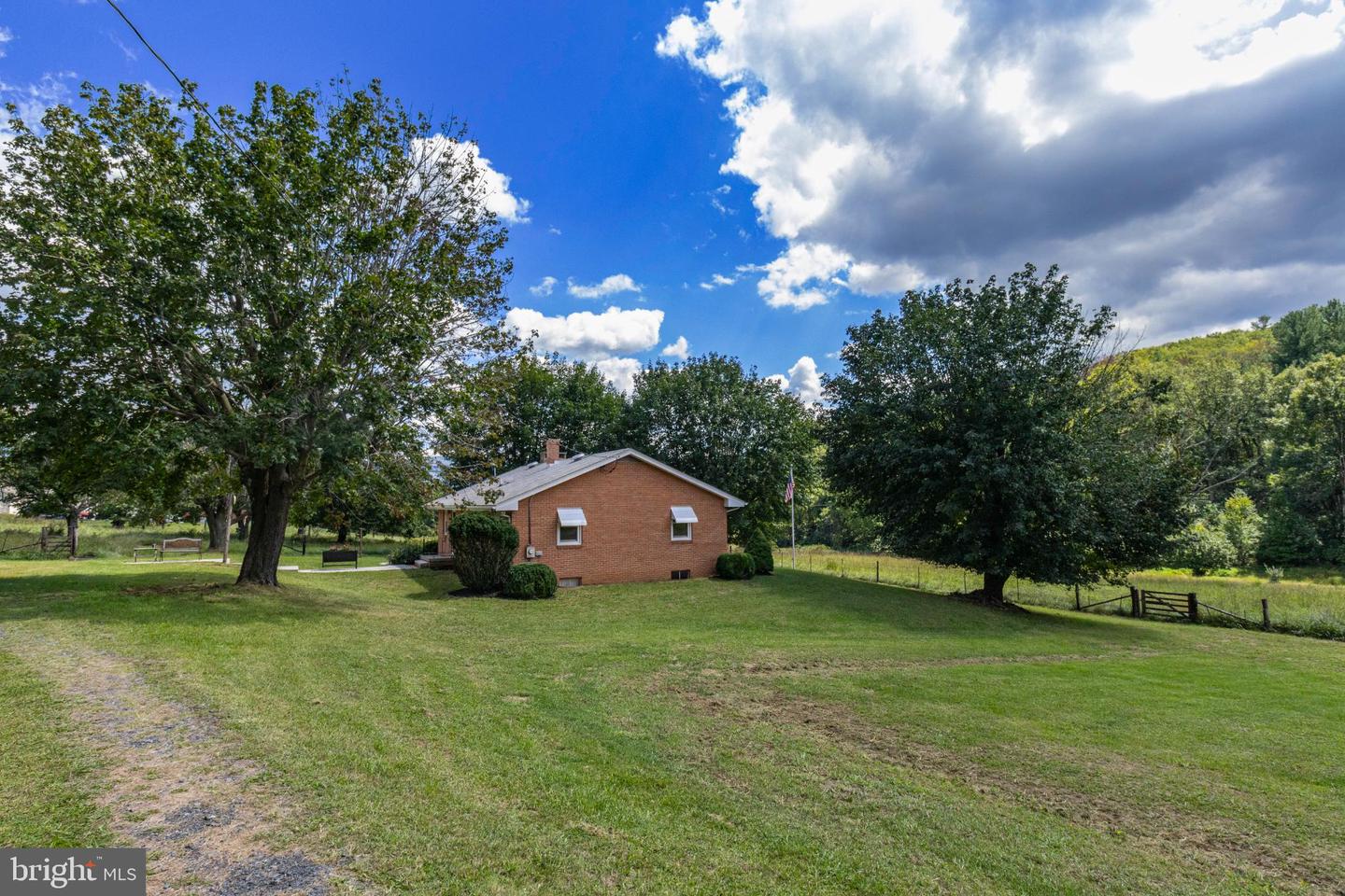 90 SMEDLEY LN, BENTONVILLE, Virginia 22610, 3 Bedrooms Bedrooms, 5 Rooms Rooms,2 BathroomsBathrooms,Residential,For sale,90 SMEDLEY LN,VAWR2012186 MLS # VAWR2012186