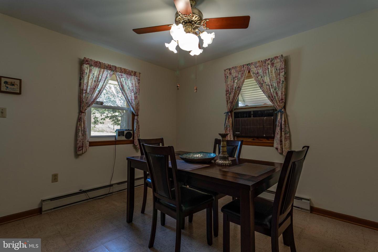90 SMEDLEY LN, BENTONVILLE, Virginia 22610, 3 Bedrooms Bedrooms, 5 Rooms Rooms,2 BathroomsBathrooms,Residential,For sale,90 SMEDLEY LN,VAWR2012186 MLS # VAWR2012186