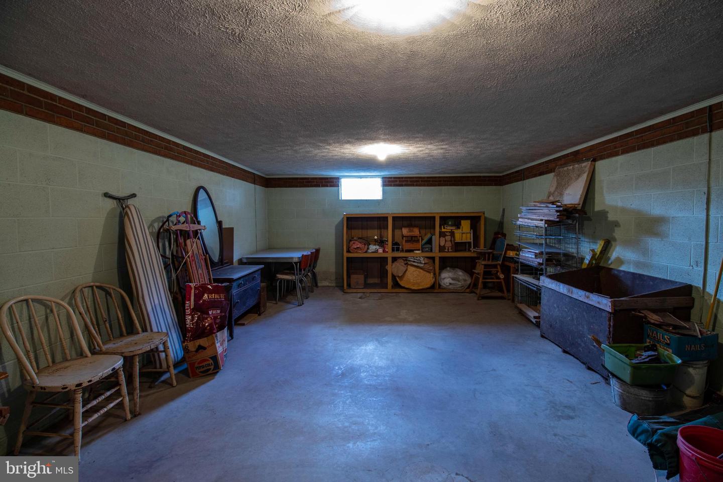 90 SMEDLEY LN, BENTONVILLE, Virginia 22610, 3 Bedrooms Bedrooms, 5 Rooms Rooms,2 BathroomsBathrooms,Residential,For sale,90 SMEDLEY LN,VAWR2012186 MLS # VAWR2012186