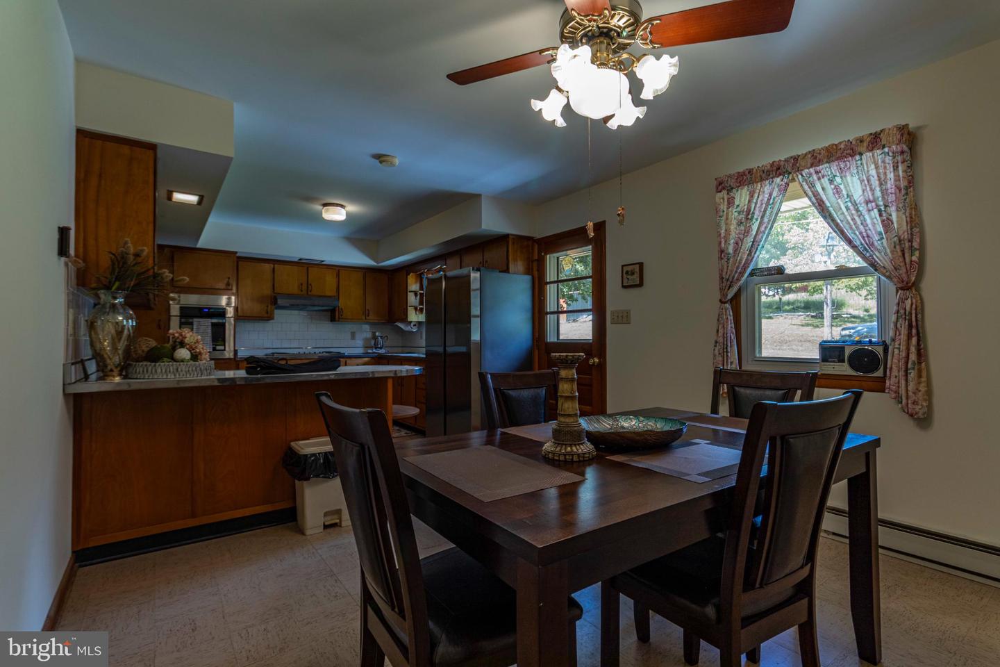 90 SMEDLEY LN, BENTONVILLE, Virginia 22610, 3 Bedrooms Bedrooms, 5 Rooms Rooms,2 BathroomsBathrooms,Residential,For sale,90 SMEDLEY LN,VAWR2012186 MLS # VAWR2012186
