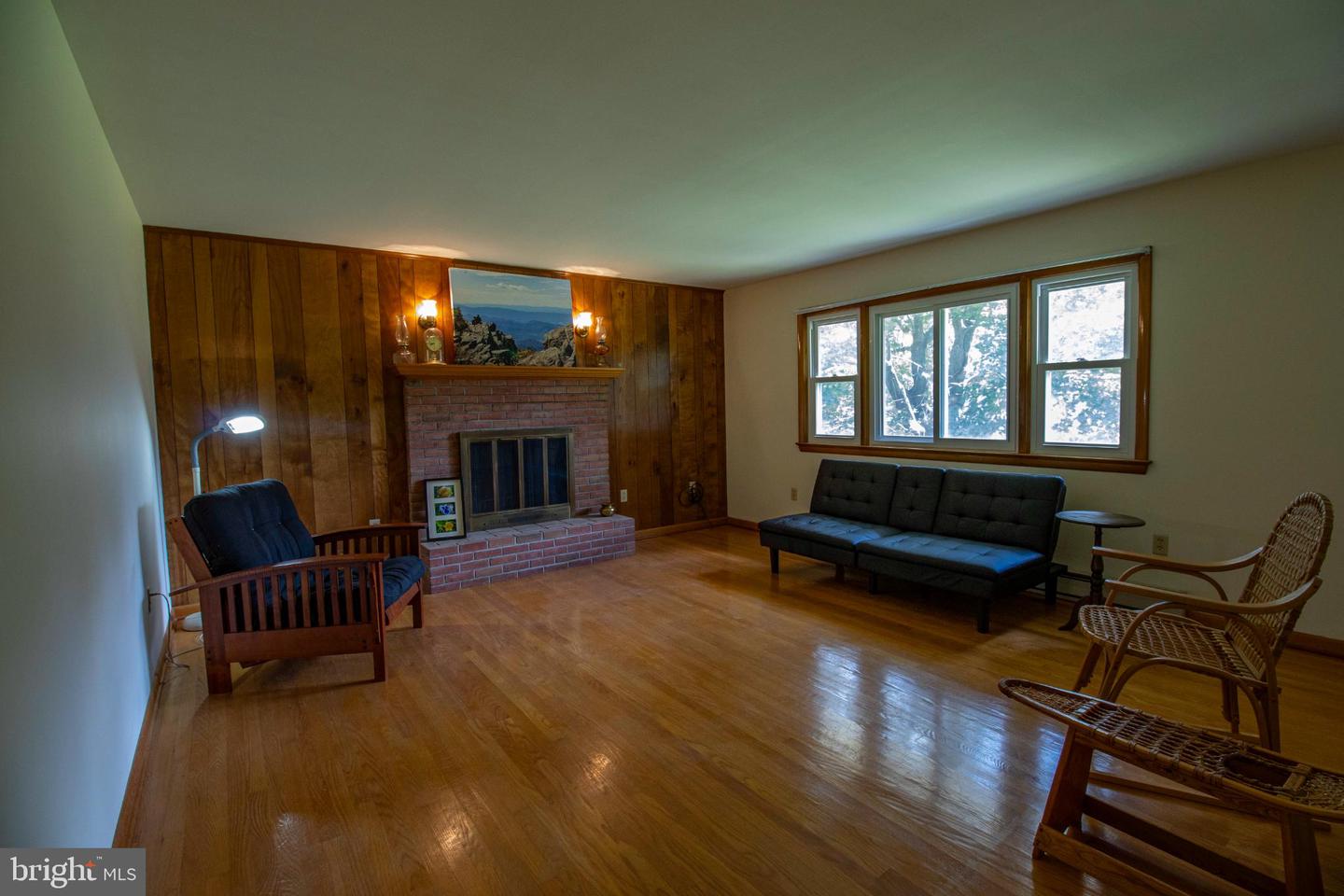 90 SMEDLEY LN, BENTONVILLE, Virginia 22610, 3 Bedrooms Bedrooms, 5 Rooms Rooms,2 BathroomsBathrooms,Residential,For sale,90 SMEDLEY LN,VAWR2012186 MLS # VAWR2012186
