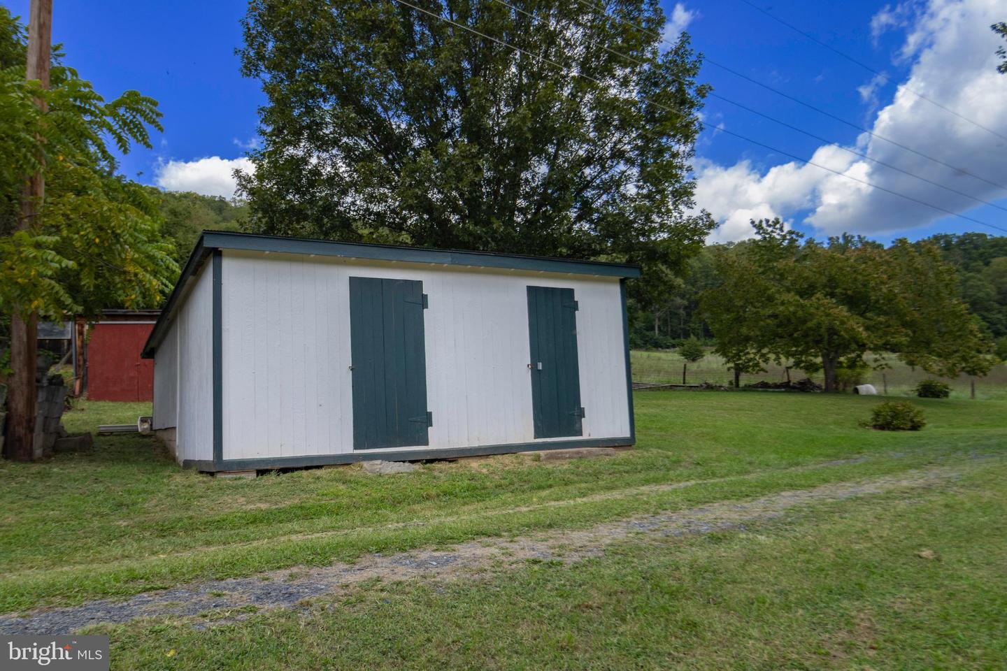 90 SMEDLEY LN, BENTONVILLE, Virginia 22610, 3 Bedrooms Bedrooms, 5 Rooms Rooms,2 BathroomsBathrooms,Residential,For sale,90 SMEDLEY LN,VAWR2012186 MLS # VAWR2012186