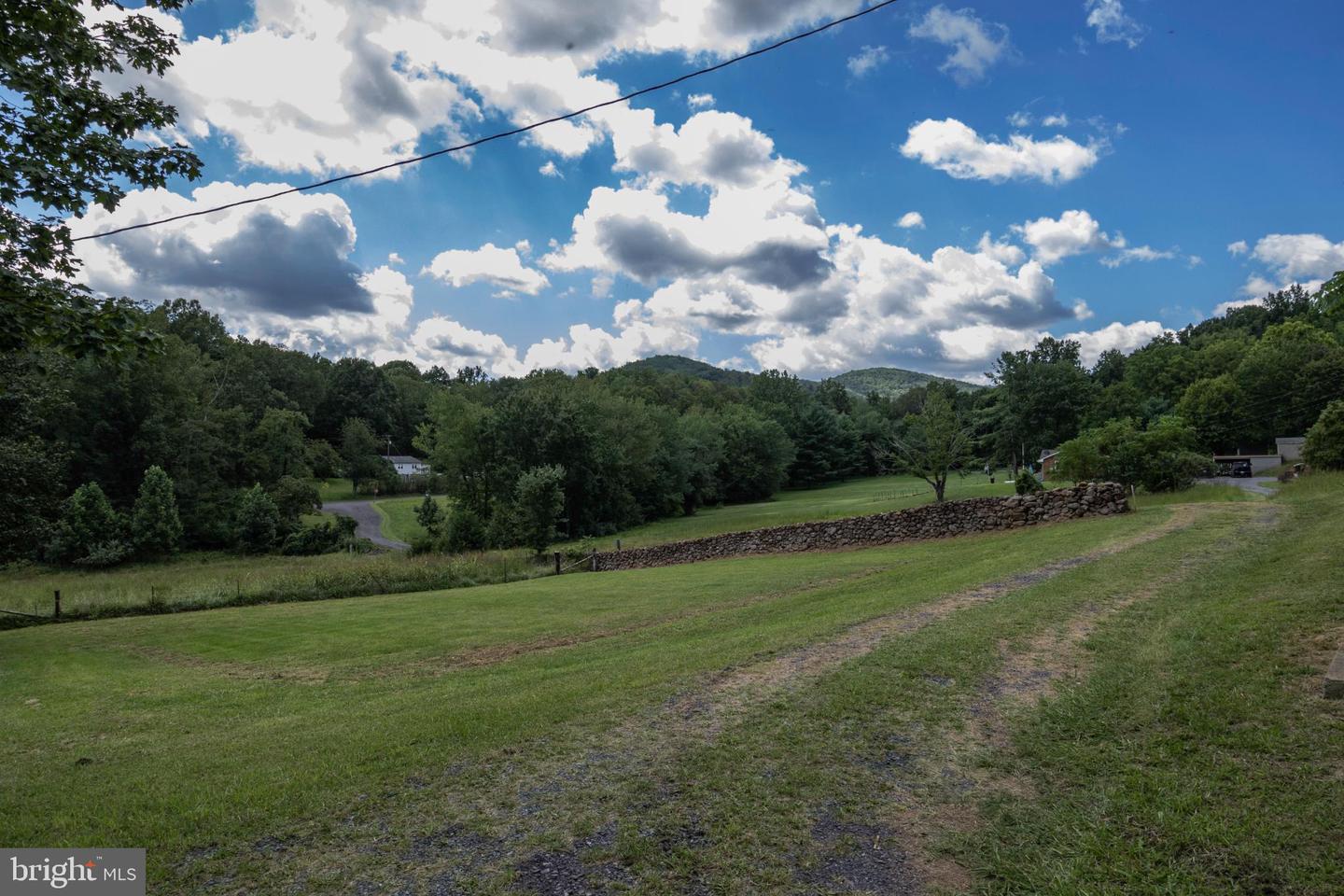 90 SMEDLEY LN, BENTONVILLE, Virginia 22610, 3 Bedrooms Bedrooms, 5 Rooms Rooms,2 BathroomsBathrooms,Residential,For sale,90 SMEDLEY LN,VAWR2012186 MLS # VAWR2012186