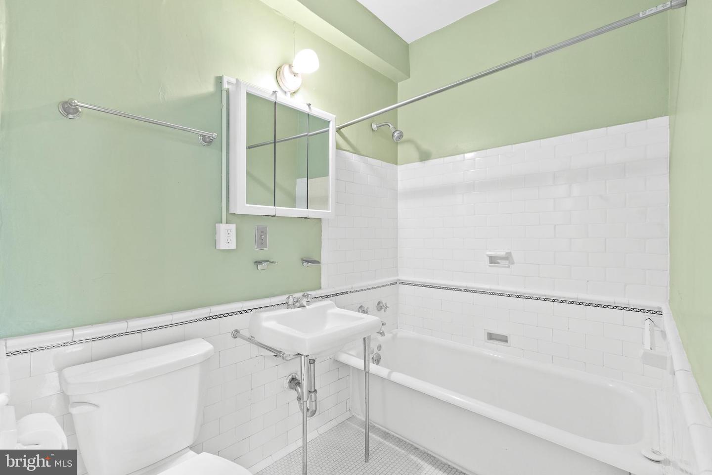 1954 COLUMBIA RD NW #112, WASHINGTON, District Of Columbia 20009, ,1 BathroomBathrooms,Residential,For sale,1954 COLUMBIA RD NW #112,DCDC2220120 MLS # DCDC2220120