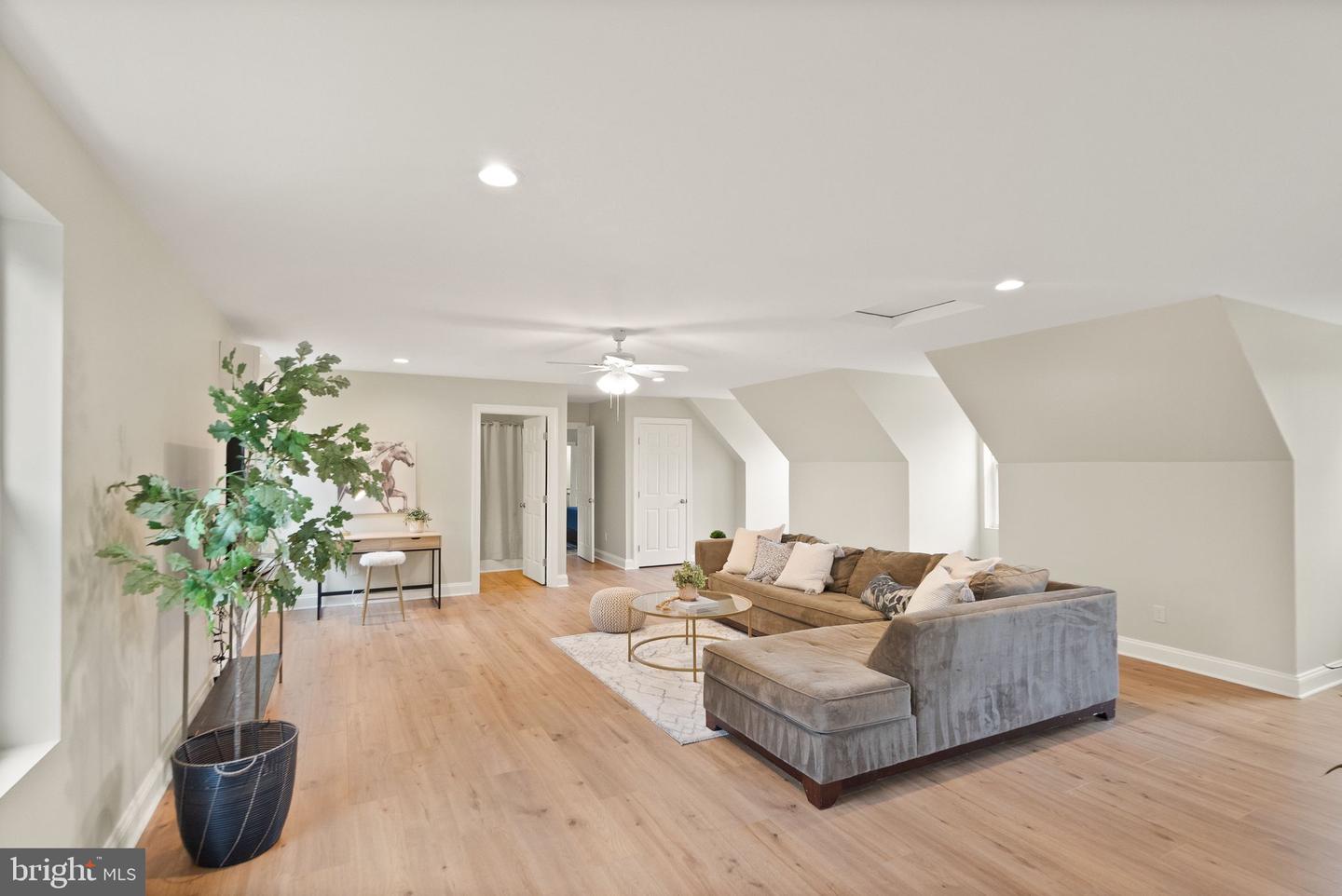 35571 SUFFOLK LN, HILLSBORO, Virginia 20132, 5 Bedrooms Bedrooms, 7 Rooms Rooms,5 BathroomsBathrooms,Residential,For sale,35571 SUFFOLK LN,VALO2106040 MLS # VALO2106040
