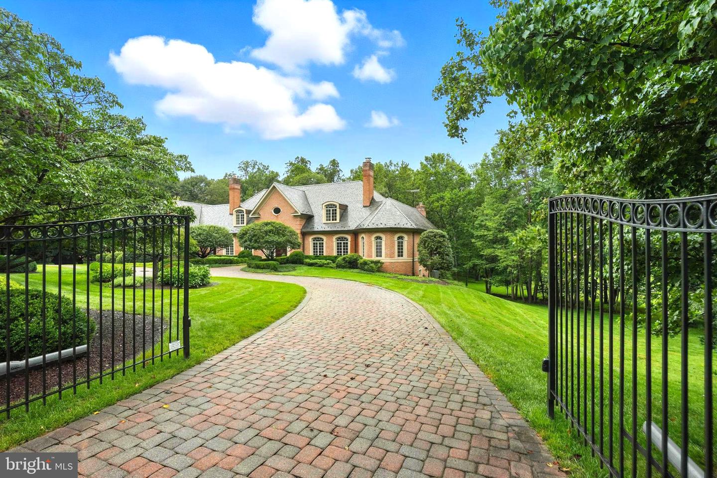 688 ROSSMORE CT., GREAT FALLS, Virginia 22066, 5 Bedrooms Bedrooms, ,6 BathroomsBathrooms,Residential,For sale,688 ROSSMORE CT.,VAFX2209652 MLS # VAFX2209652