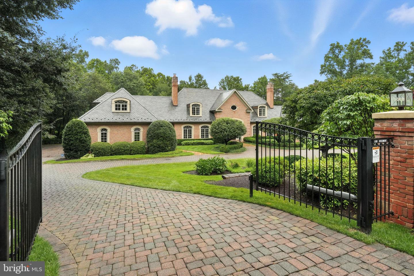 688 ROSSMORE CT., GREAT FALLS, Virginia 22066, 5 Bedrooms Bedrooms, ,6 BathroomsBathrooms,Residential,For sale,688 ROSSMORE CT.,VAFX2209652 MLS # VAFX2209652