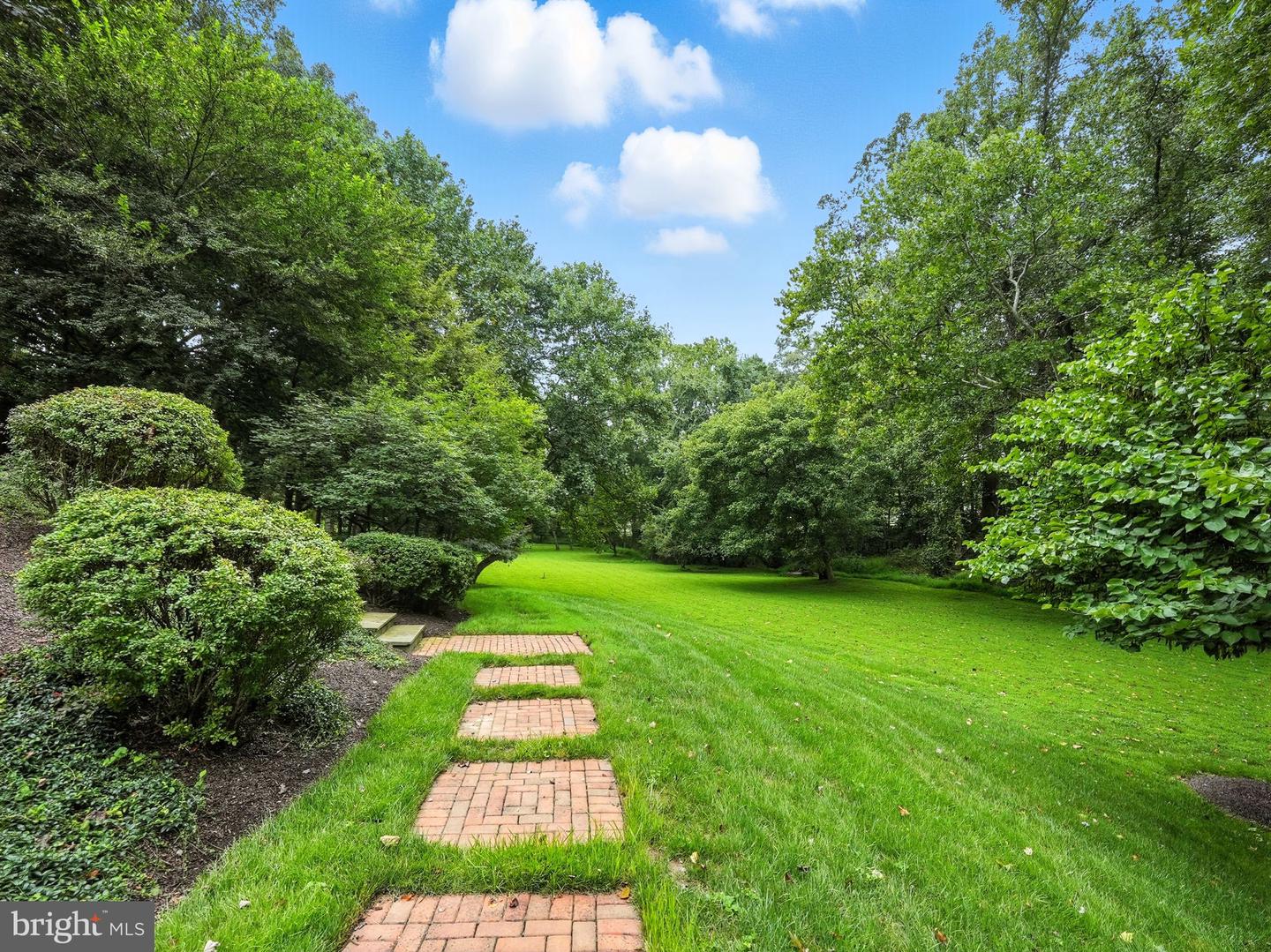 688 ROSSMORE CT., GREAT FALLS, Virginia 22066, 5 Bedrooms Bedrooms, ,6 BathroomsBathrooms,Residential,For sale,688 ROSSMORE CT.,VAFX2209652 MLS # VAFX2209652