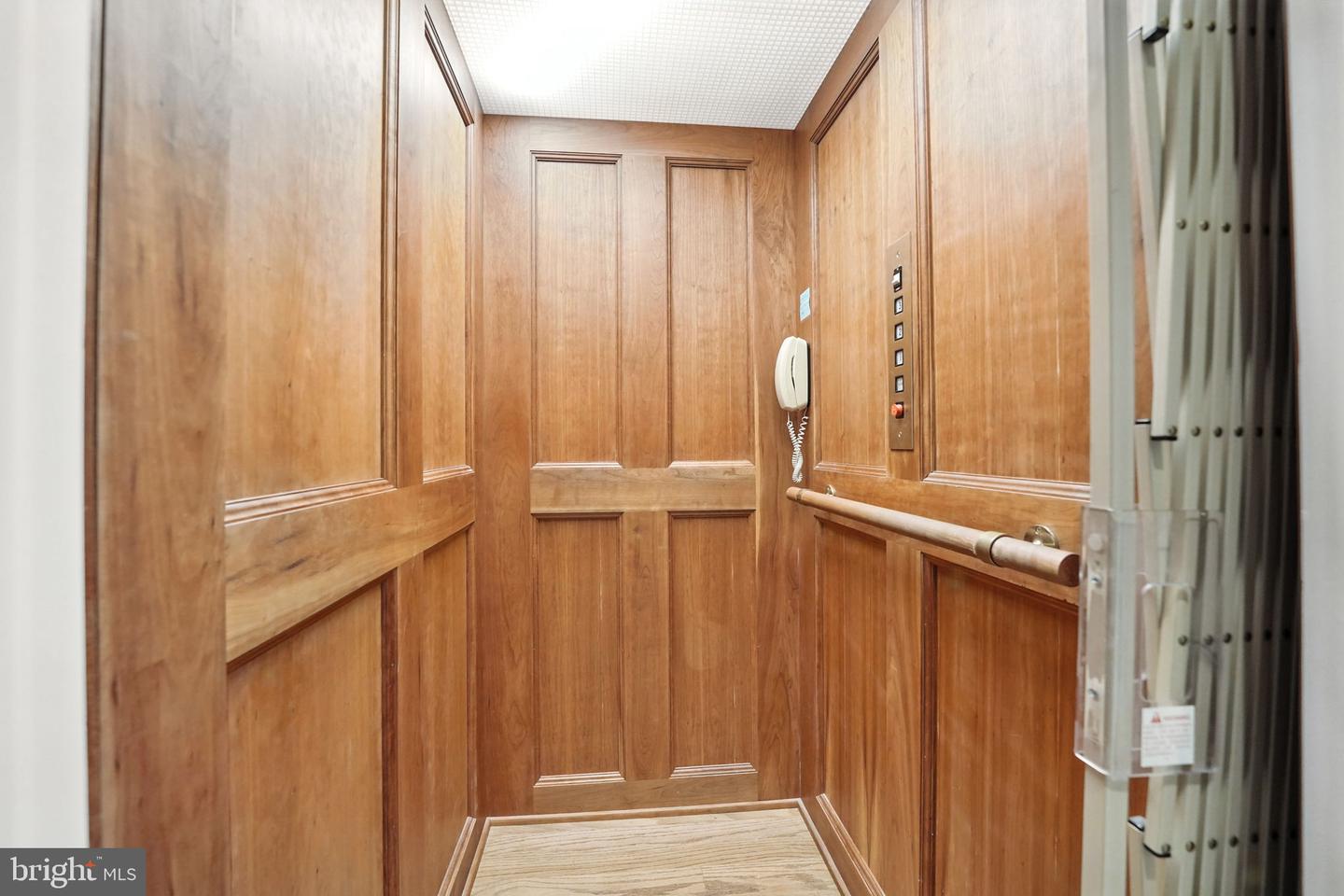688 ROSSMORE CT., GREAT FALLS, Virginia 22066, 5 Bedrooms Bedrooms, ,6 BathroomsBathrooms,Residential,For sale,688 ROSSMORE CT.,VAFX2209652 MLS # VAFX2209652