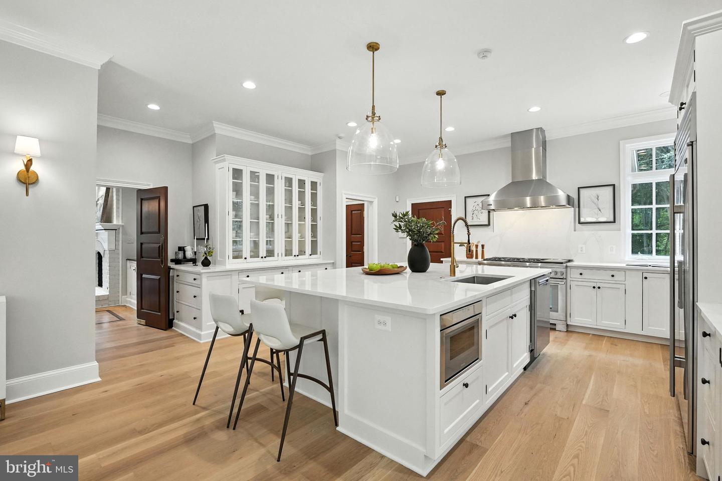 688 ROSSMORE CT., GREAT FALLS, Virginia 22066, 5 Bedrooms Bedrooms, ,6 BathroomsBathrooms,Residential,For sale,688 ROSSMORE CT.,VAFX2209652 MLS # VAFX2209652