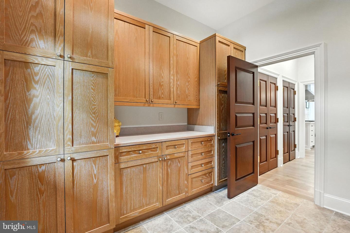688 ROSSMORE CT., GREAT FALLS, Virginia 22066, 5 Bedrooms Bedrooms, ,6 BathroomsBathrooms,Residential,For sale,688 ROSSMORE CT.,VAFX2209652 MLS # VAFX2209652