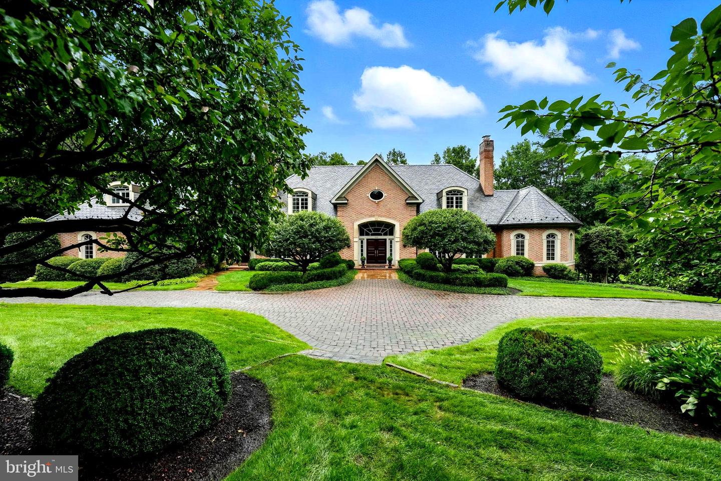 688 ROSSMORE CT., GREAT FALLS, Virginia 22066, 5 Bedrooms Bedrooms, ,6 BathroomsBathrooms,Residential,For sale,688 ROSSMORE CT.,VAFX2209652 MLS # VAFX2209652