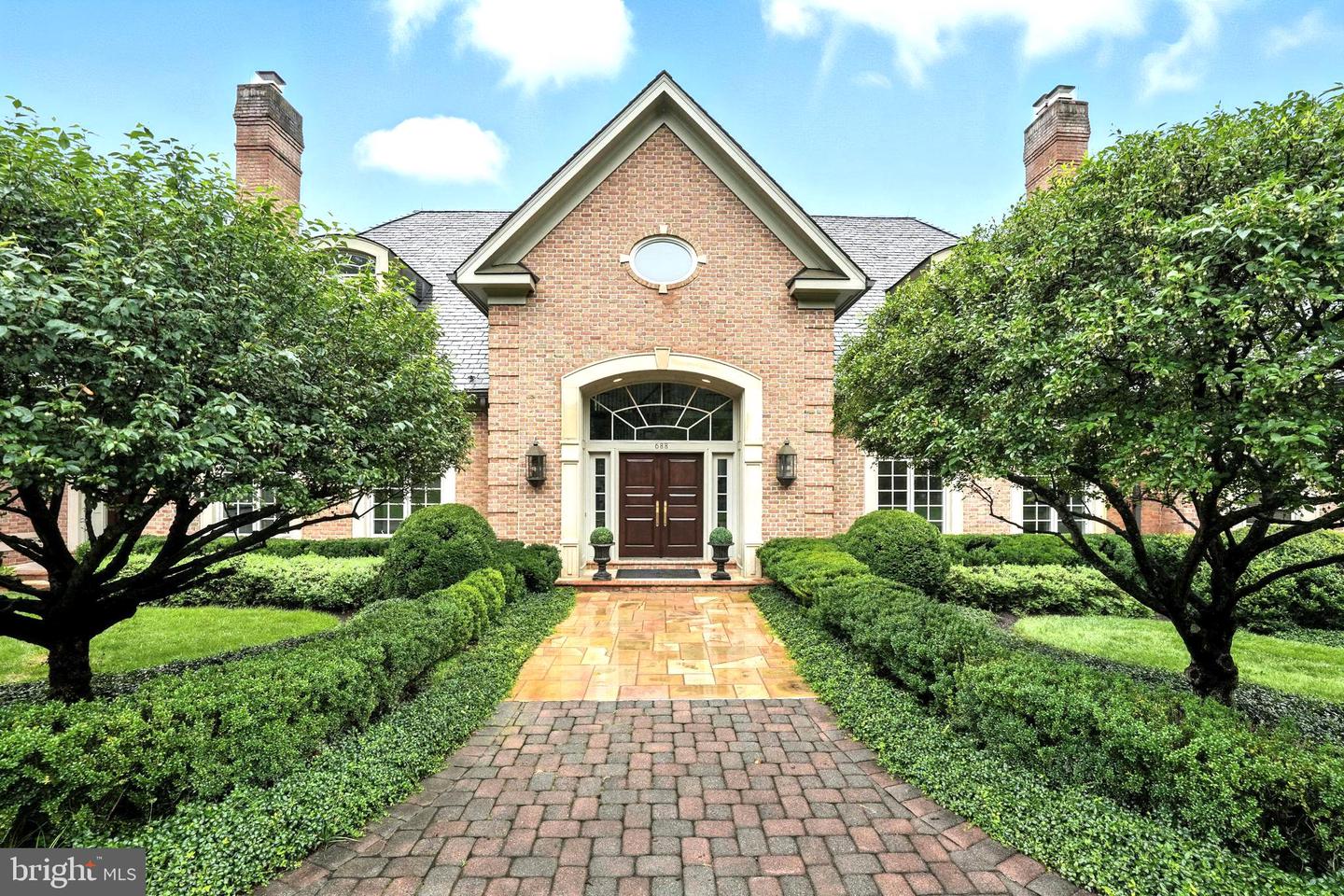 688 ROSSMORE CT., GREAT FALLS, Virginia 22066, 5 Bedrooms Bedrooms, ,6 BathroomsBathrooms,Residential,For sale,688 ROSSMORE CT.,VAFX2209652 MLS # VAFX2209652