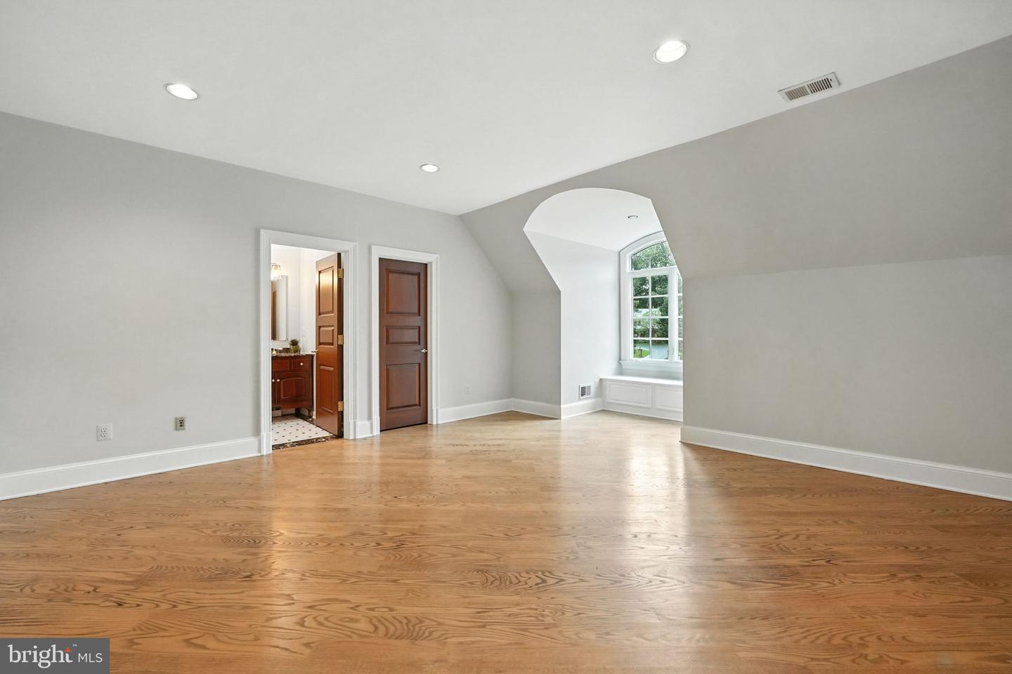 688 ROSSMORE CT., GREAT FALLS, Virginia 22066, 5 Bedrooms Bedrooms, ,6 BathroomsBathrooms,Residential,For sale,688 ROSSMORE CT.,VAFX2209652 MLS # VAFX2209652