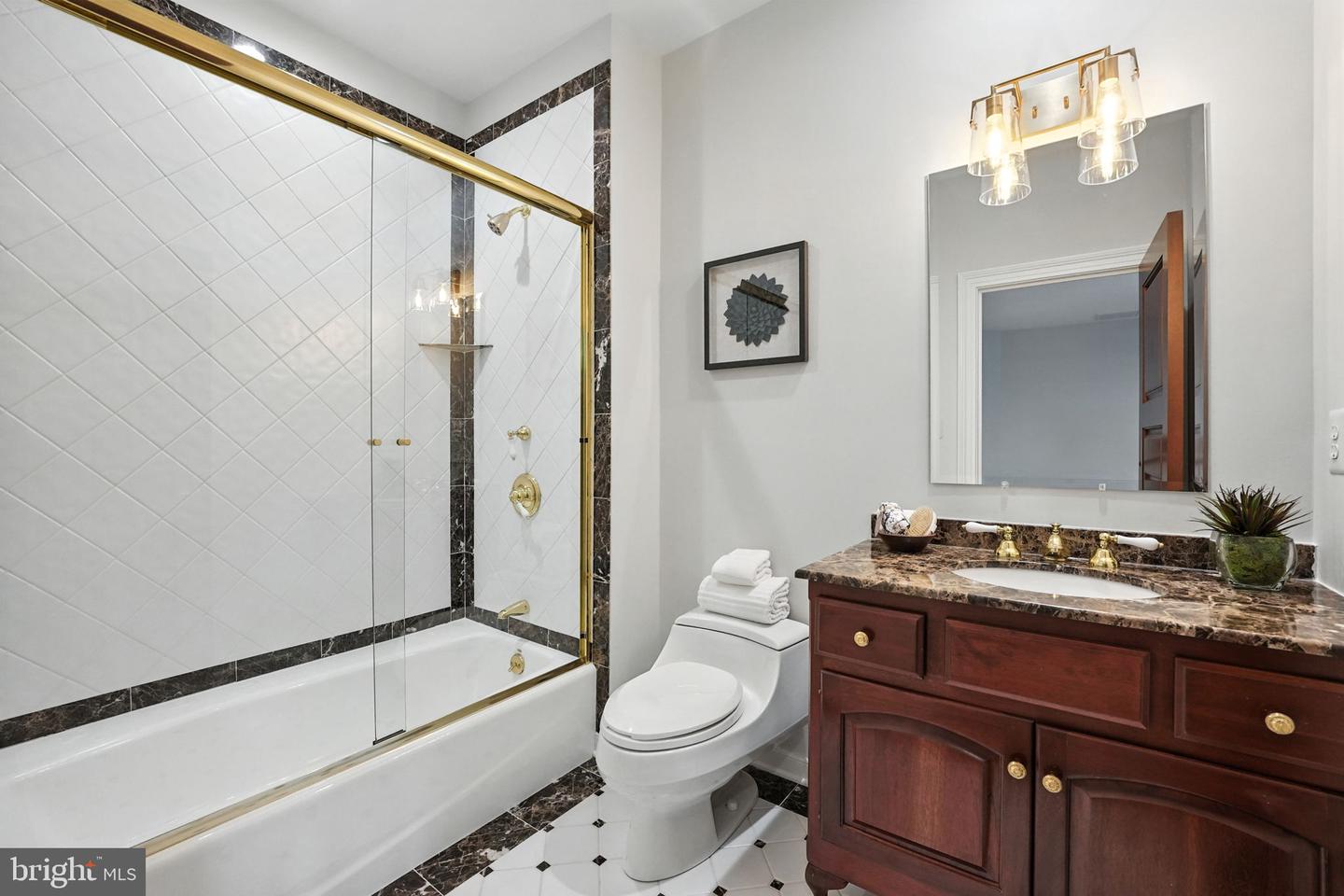 688 ROSSMORE CT., GREAT FALLS, Virginia 22066, 5 Bedrooms Bedrooms, ,6 BathroomsBathrooms,Residential,For sale,688 ROSSMORE CT.,VAFX2209652 MLS # VAFX2209652